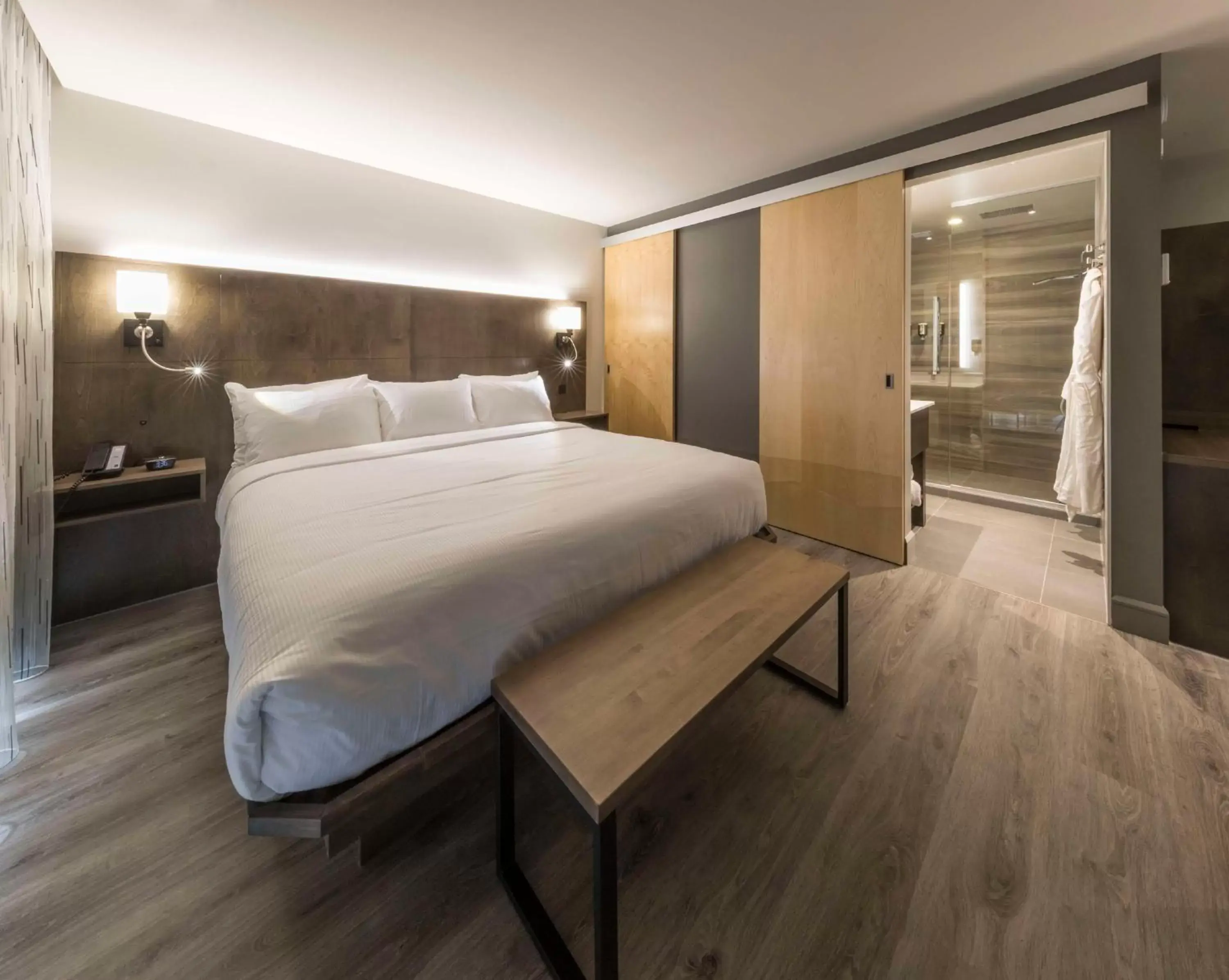 Bed in Hôtel & Suites Normandin Lévis