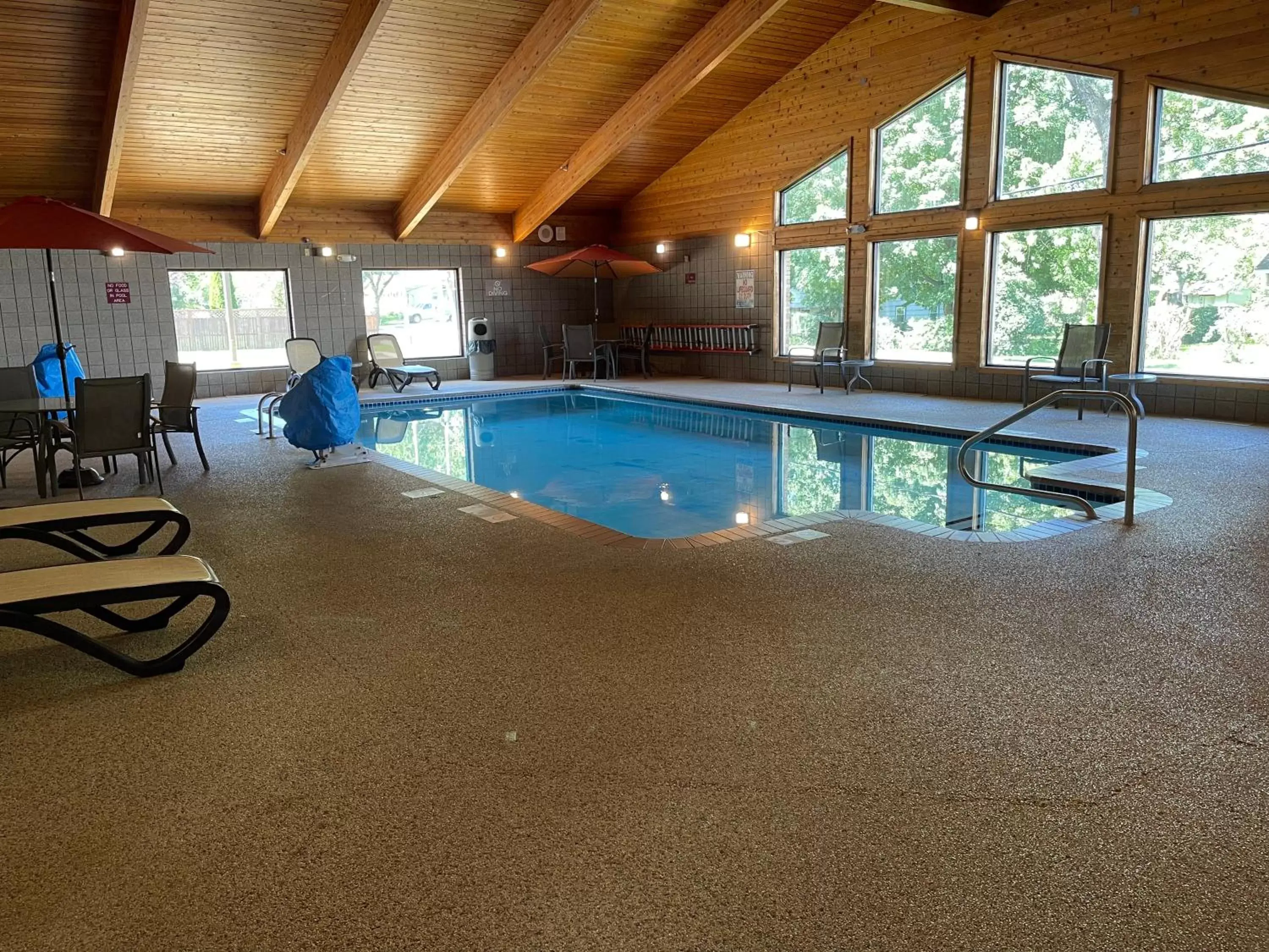 Swimming Pool in Nichols Inn & Suites