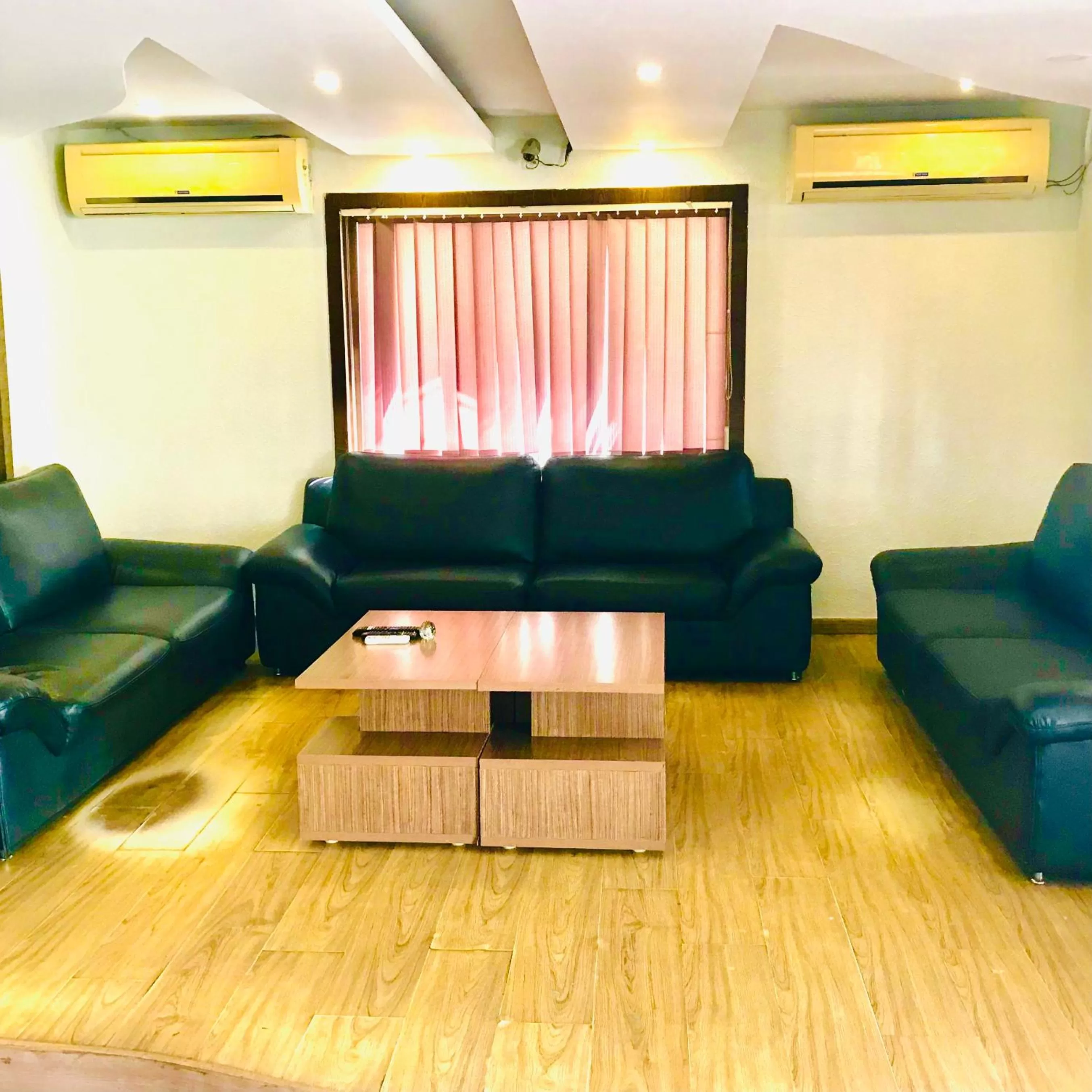 Lobby or reception in Hotel Half Moon Chennai