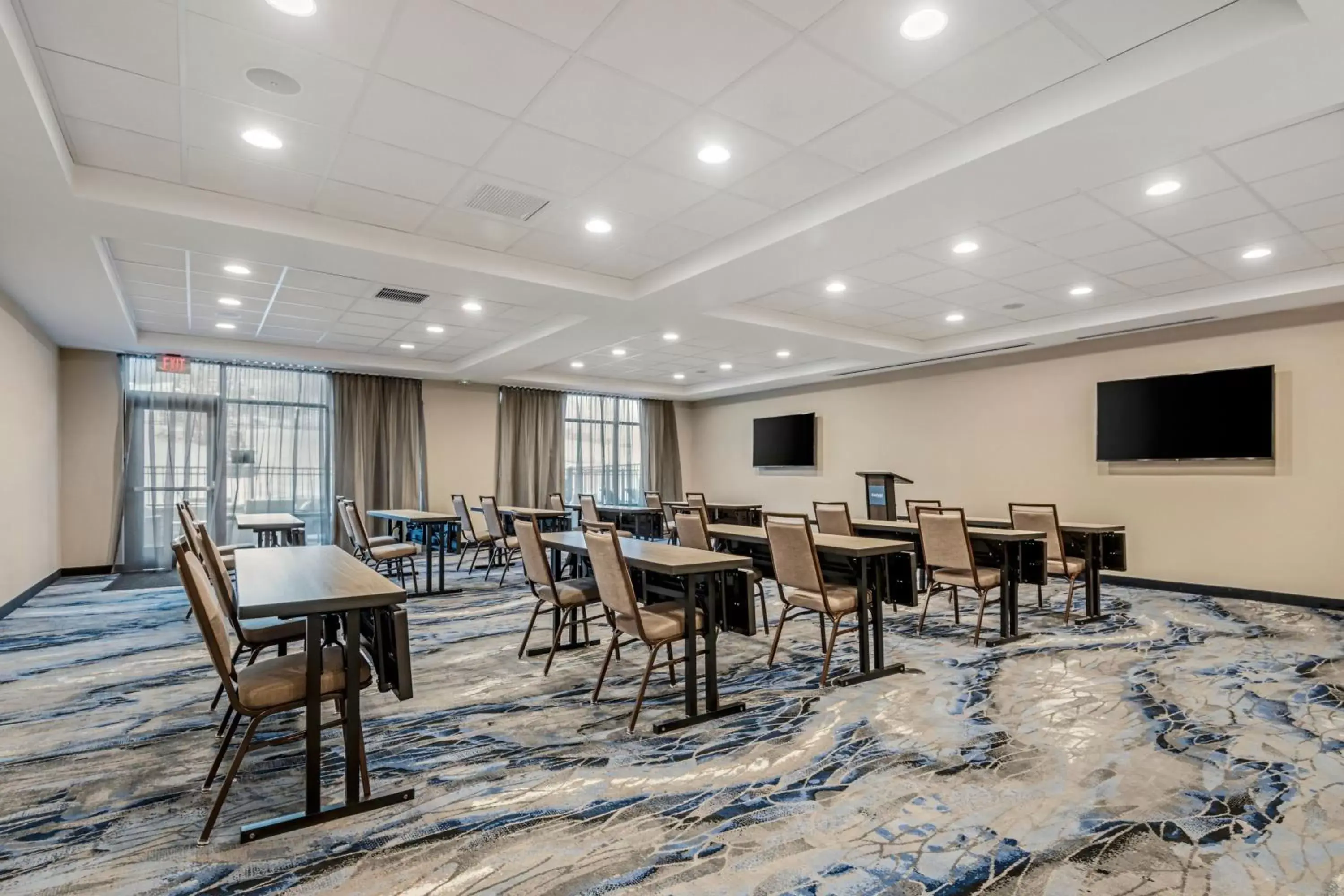 Meeting/conference room, Restaurant/Places to Eat in Fairfield by Marriott Inn & Suites North Conway