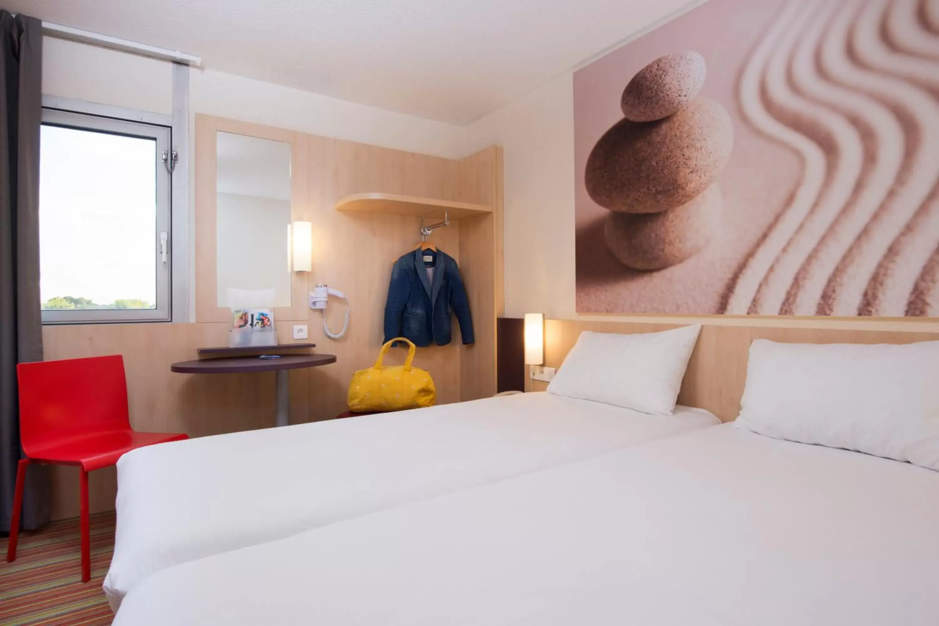 Photo of the whole room, Bed in ibis Styles Paris Roissy-CDG