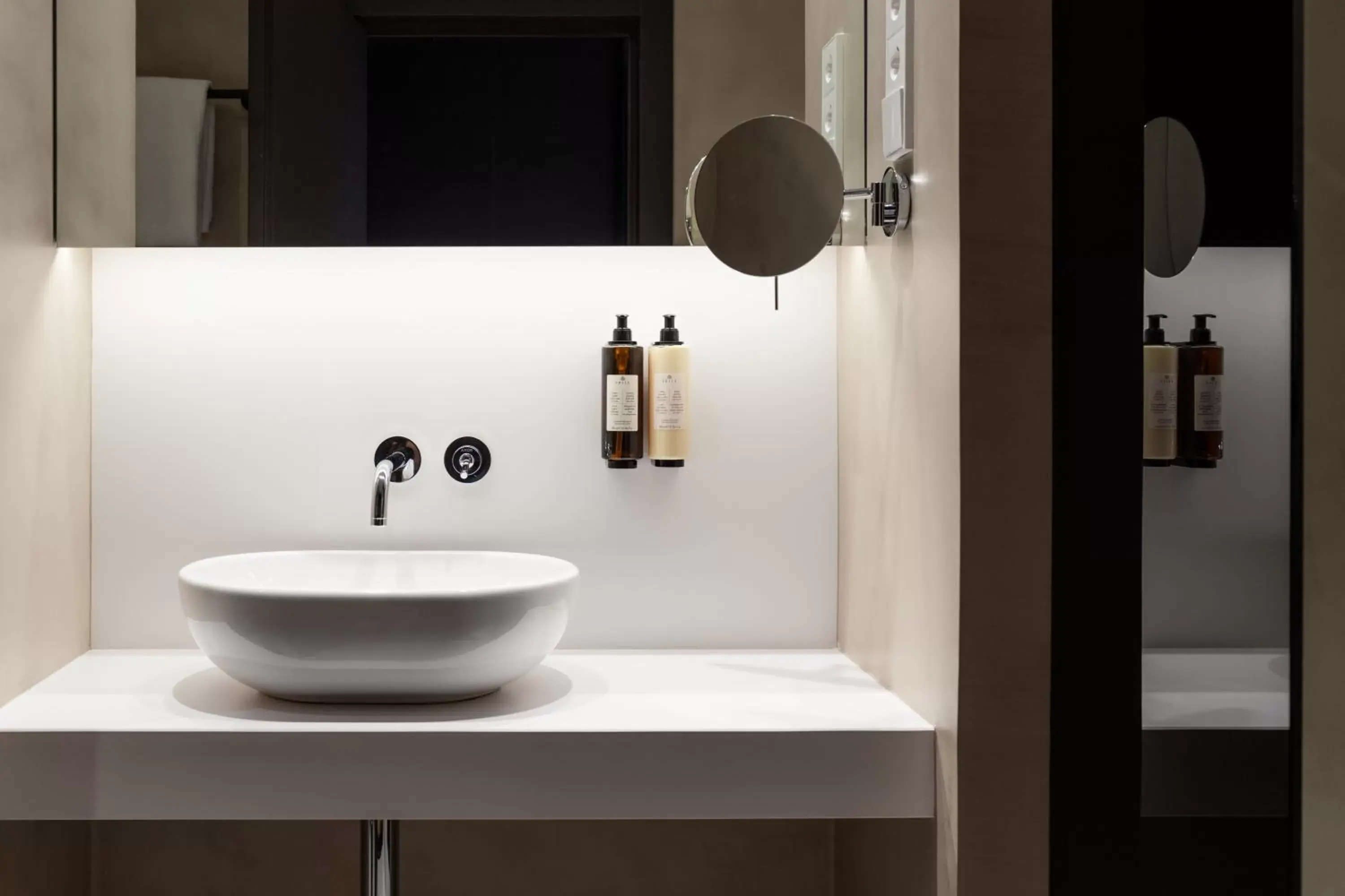 Collection Premium King Room with Sofa Bed in Alexandra Barcelona Hotel, Curio Collection by Hilton Collection Premium King Room with Sofa Bed in Alexandra Barcelona Hotel, Curio Collection by Hilton