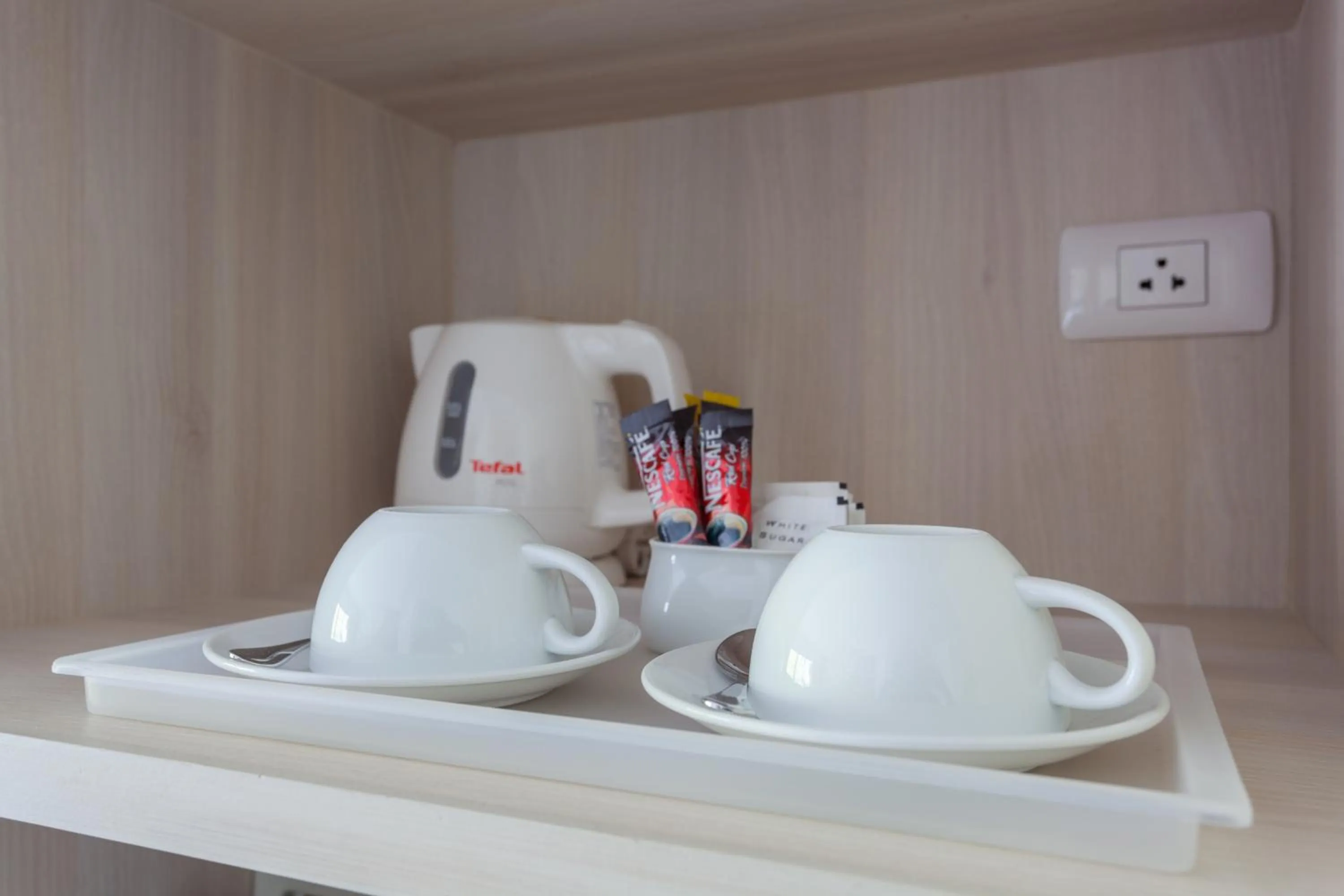 Coffee/tea facilities in Coral Inn