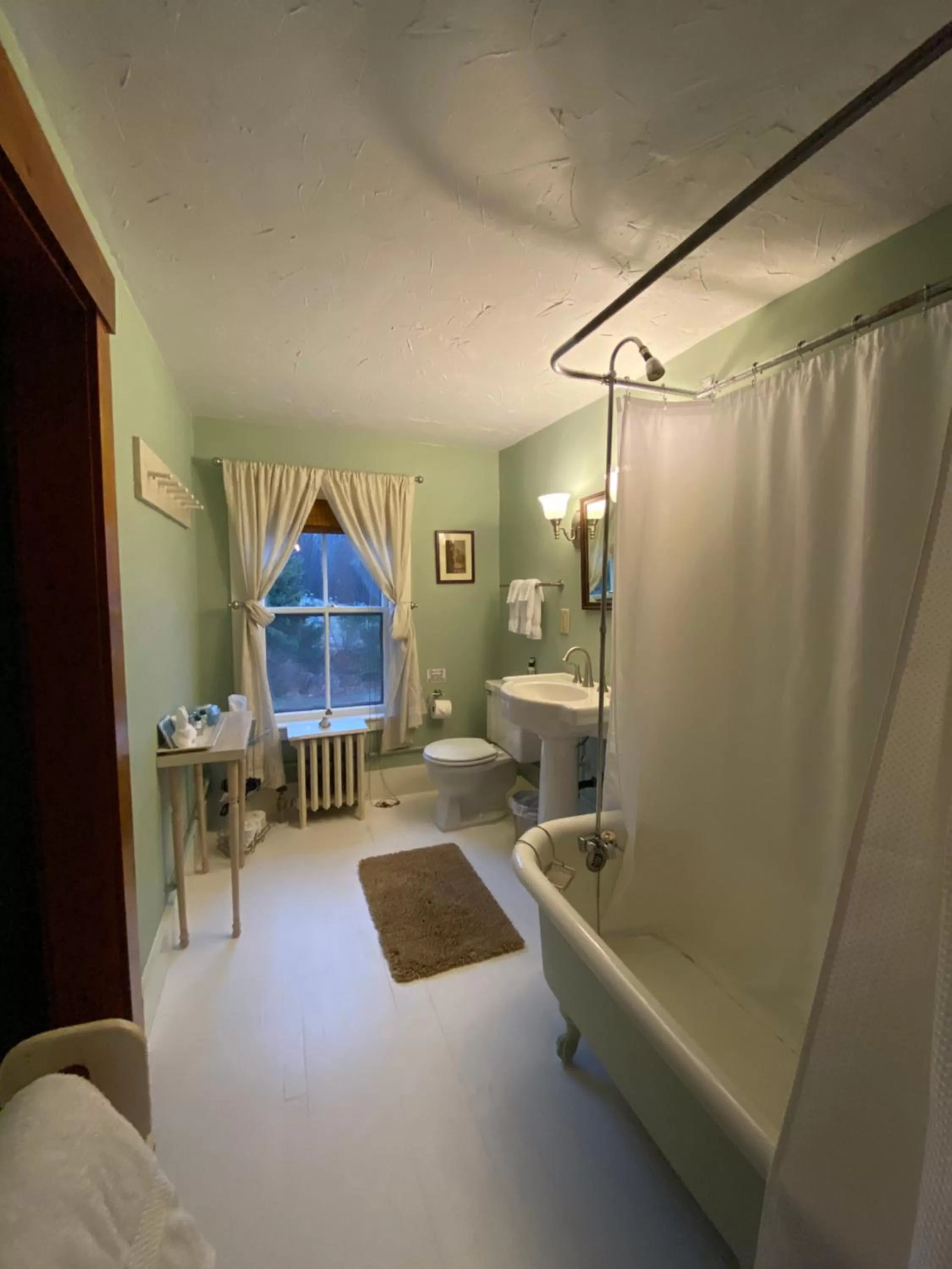 Other, Bed in Follansbee Inn