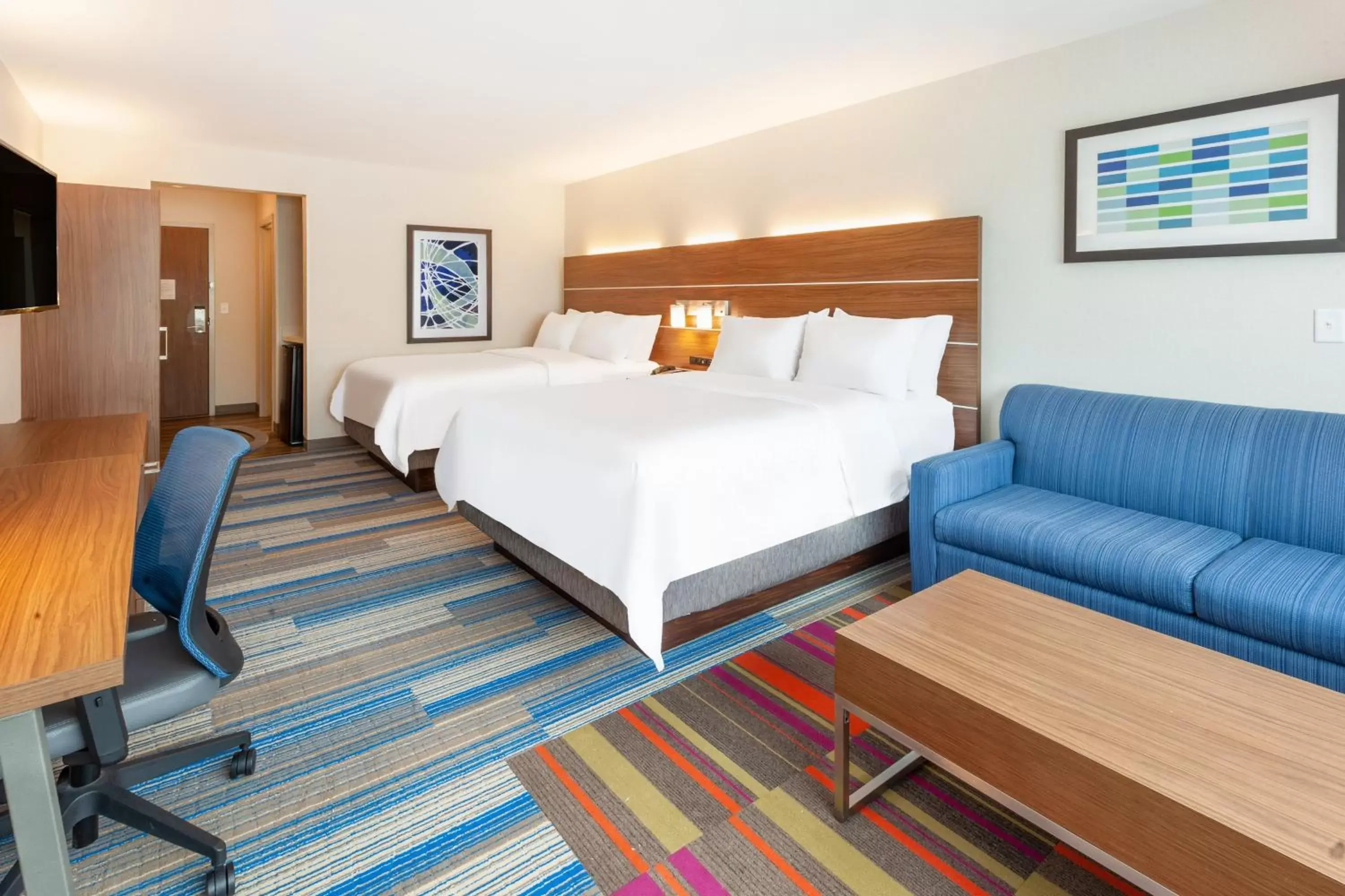 Photo of the whole room, Bed in Holiday Inn Express & Suites Brunswick-Harpers Ferry Area, an IHG Hotel