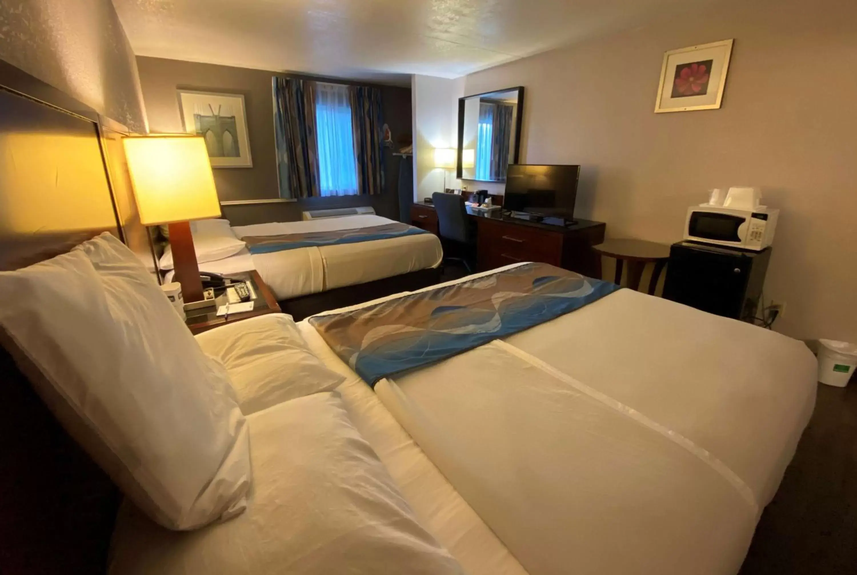Photo of the whole room, Bed in Travelodge Inn & Suites by Wyndham Albany