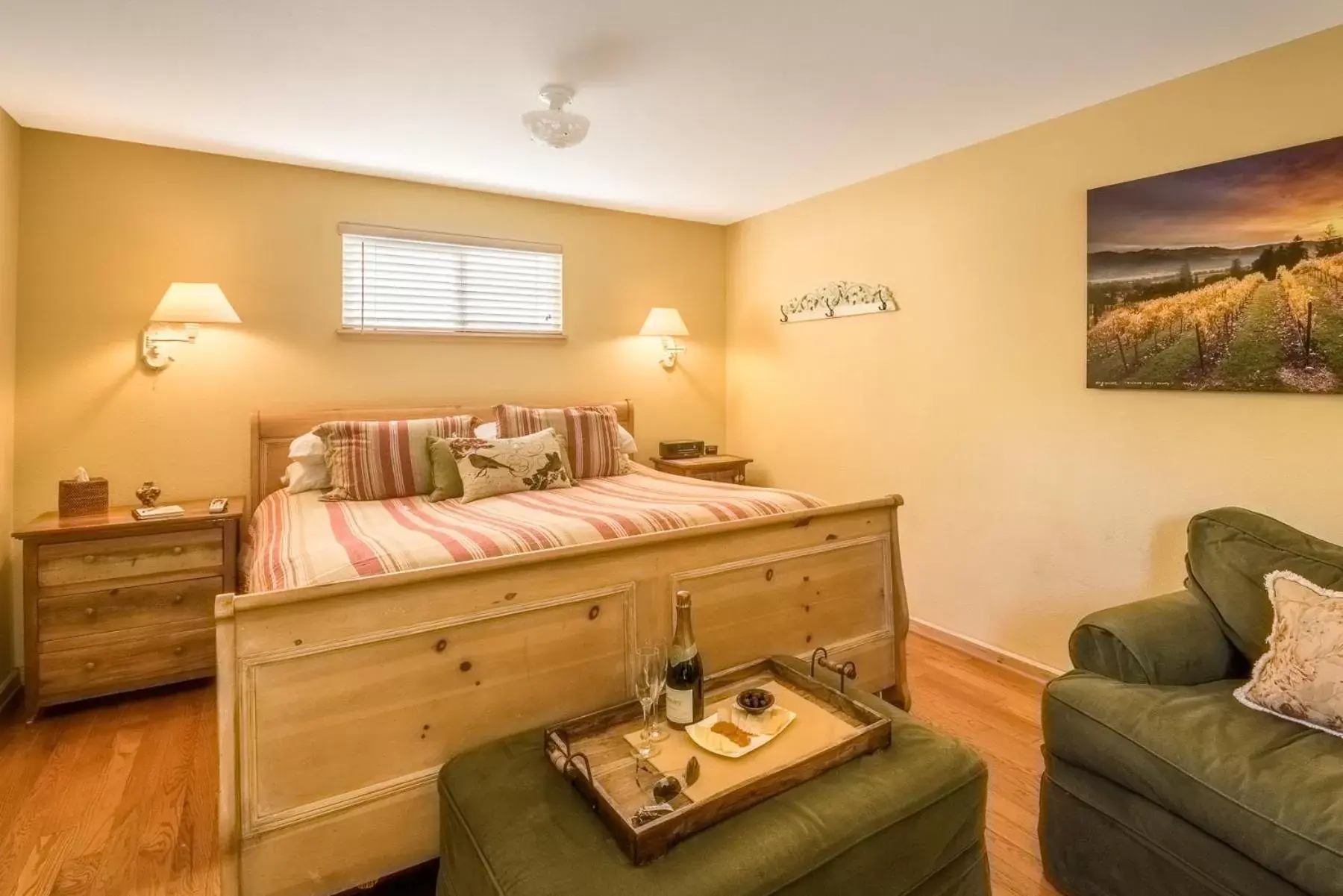 Bed, Seating Area in Aurora Park Cottages