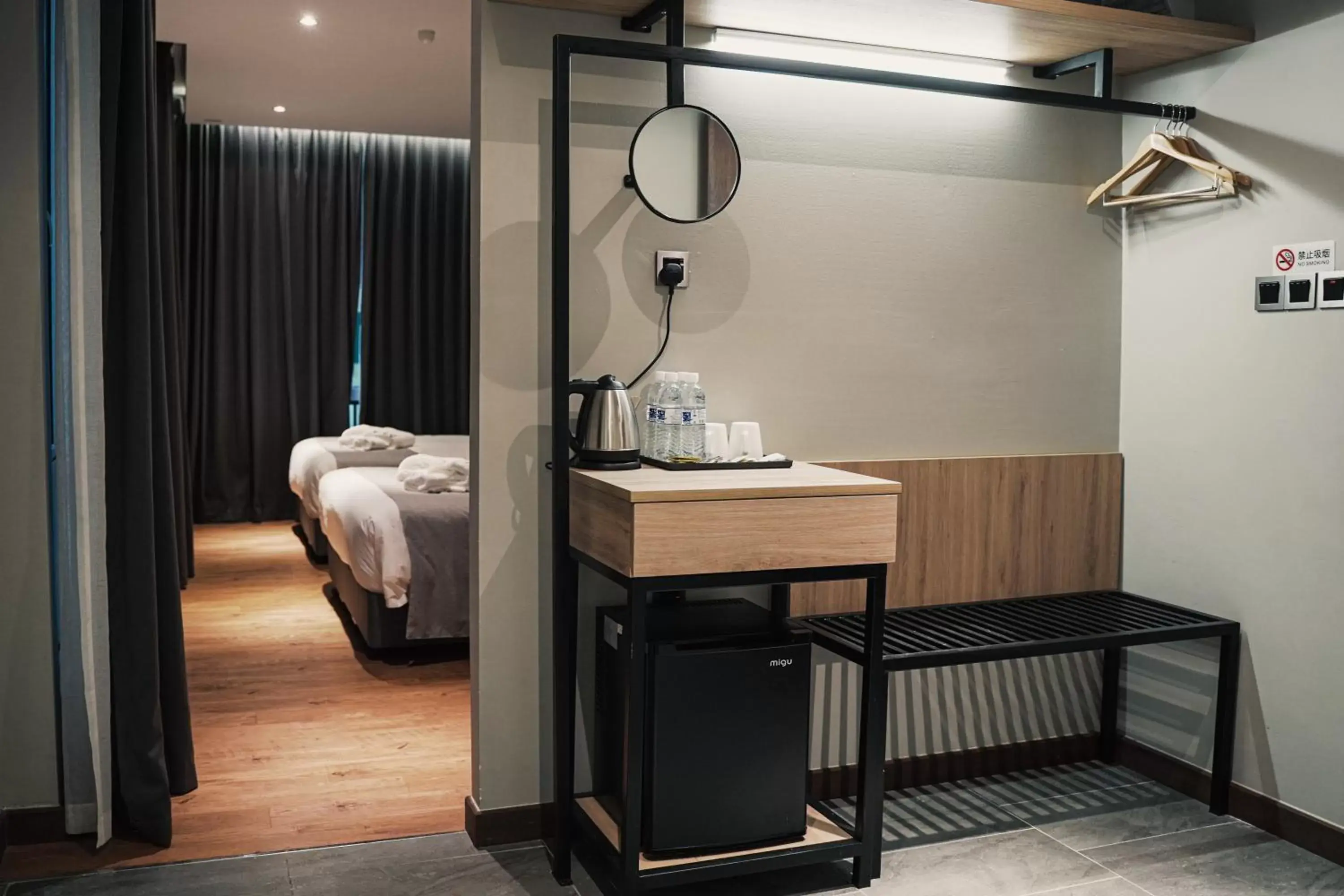 Bedroom, Bathroom in Amigo Hotel