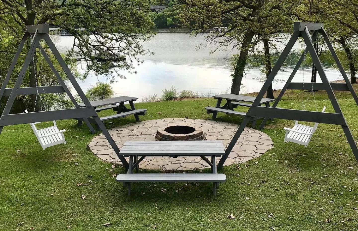 Evening entertainment in Mill Creek Resort on Table Rock Lake