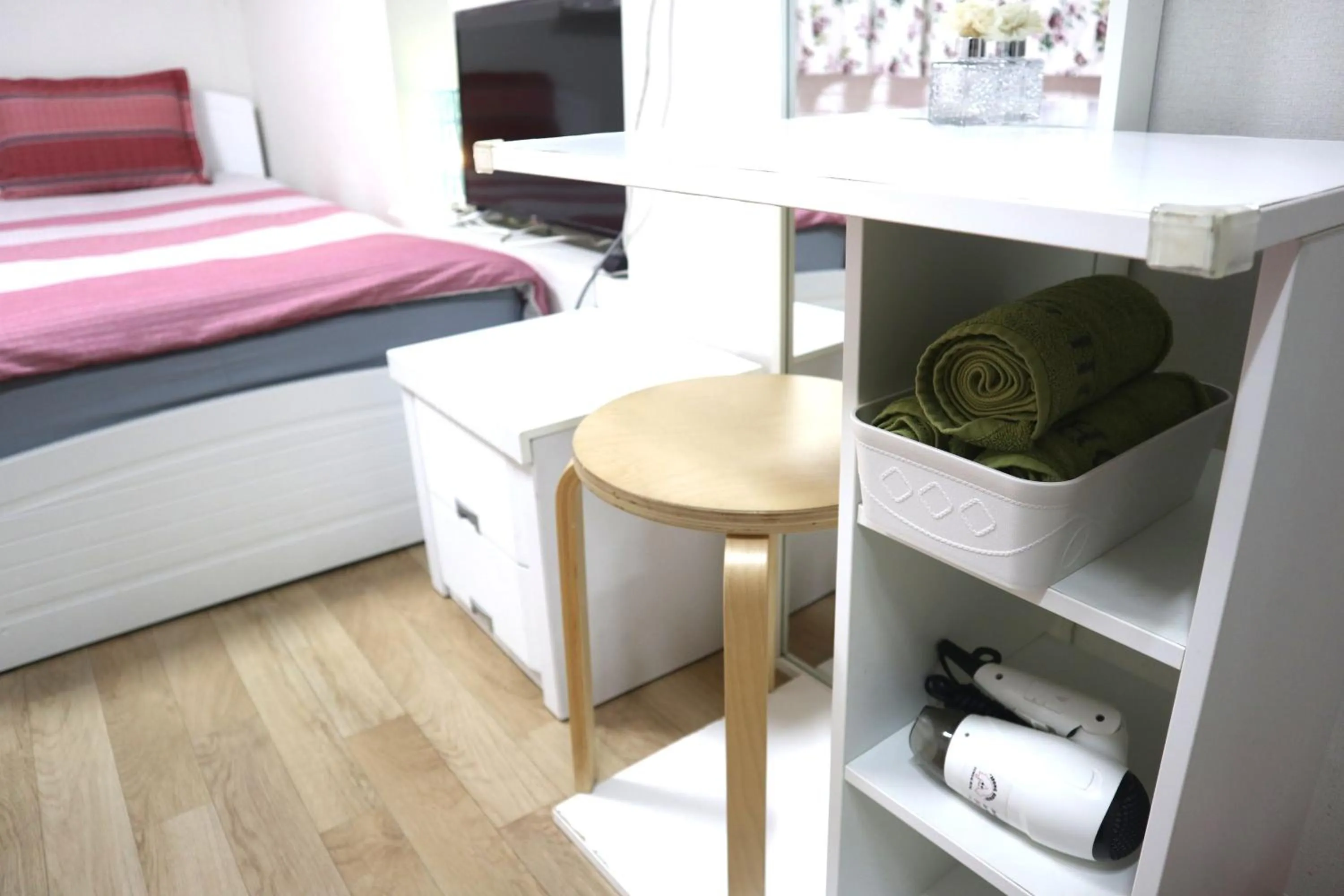 Photo of the whole room, Bed in Jeong House