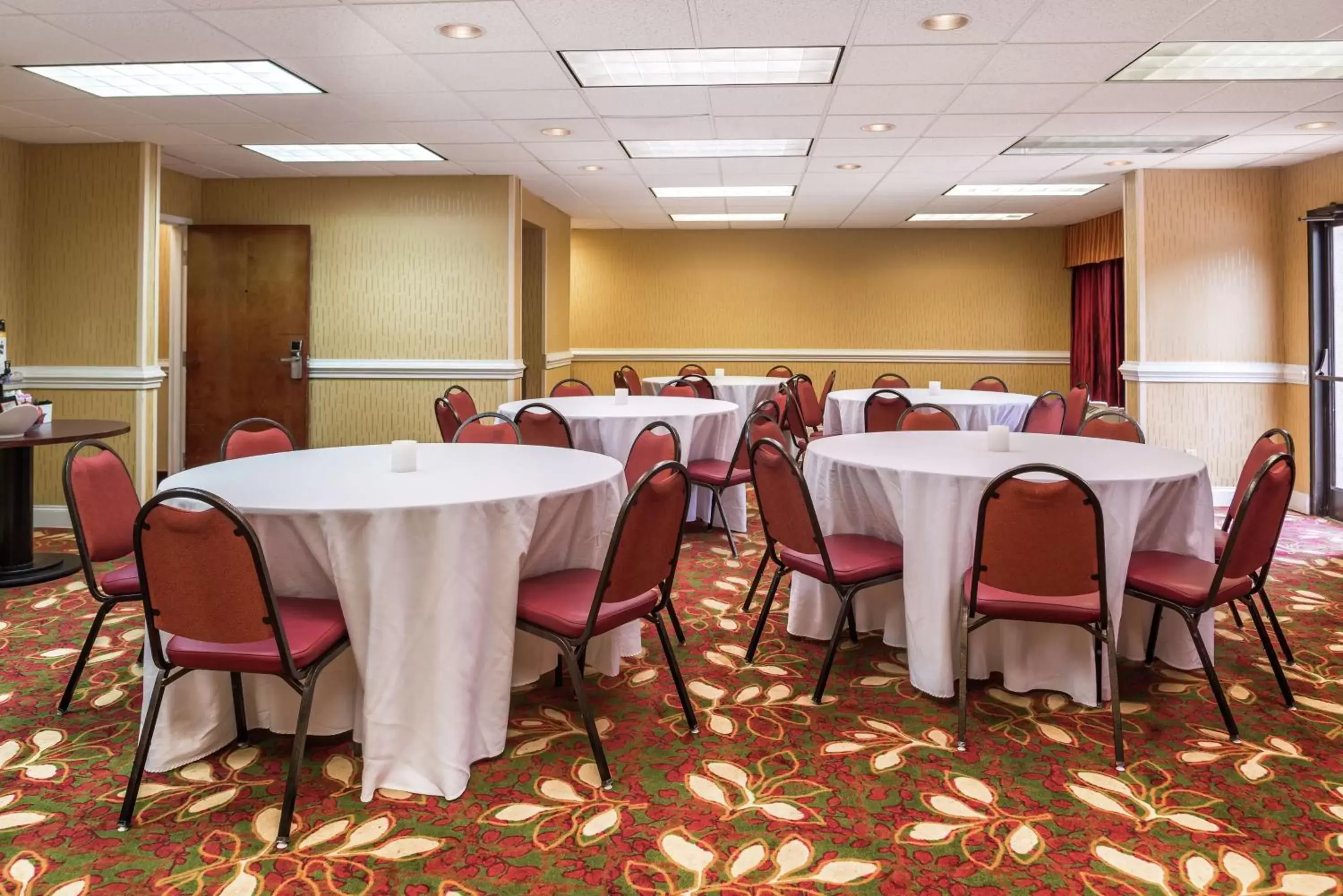 Meeting/conference room in Hampton Inn Columbia Northeast-Fort Jackson Area