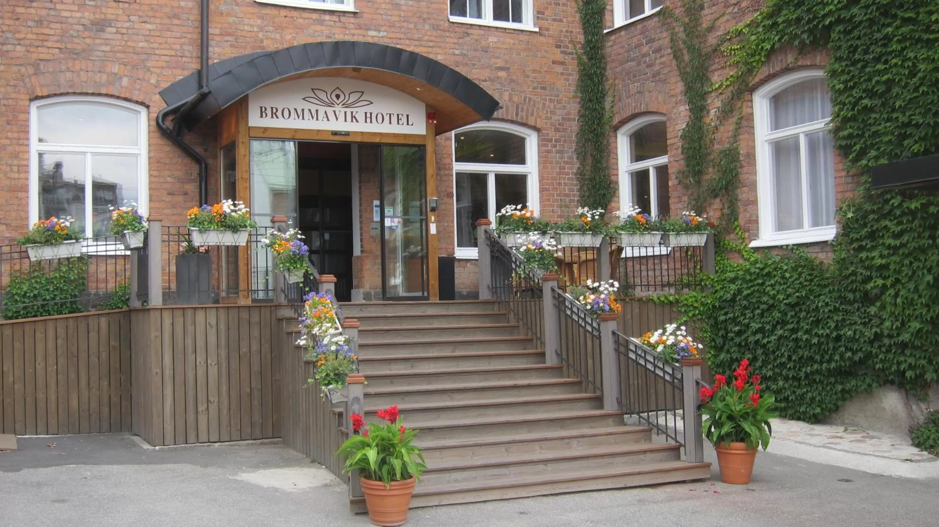 Facade/entrance in Brommavik Hotel
