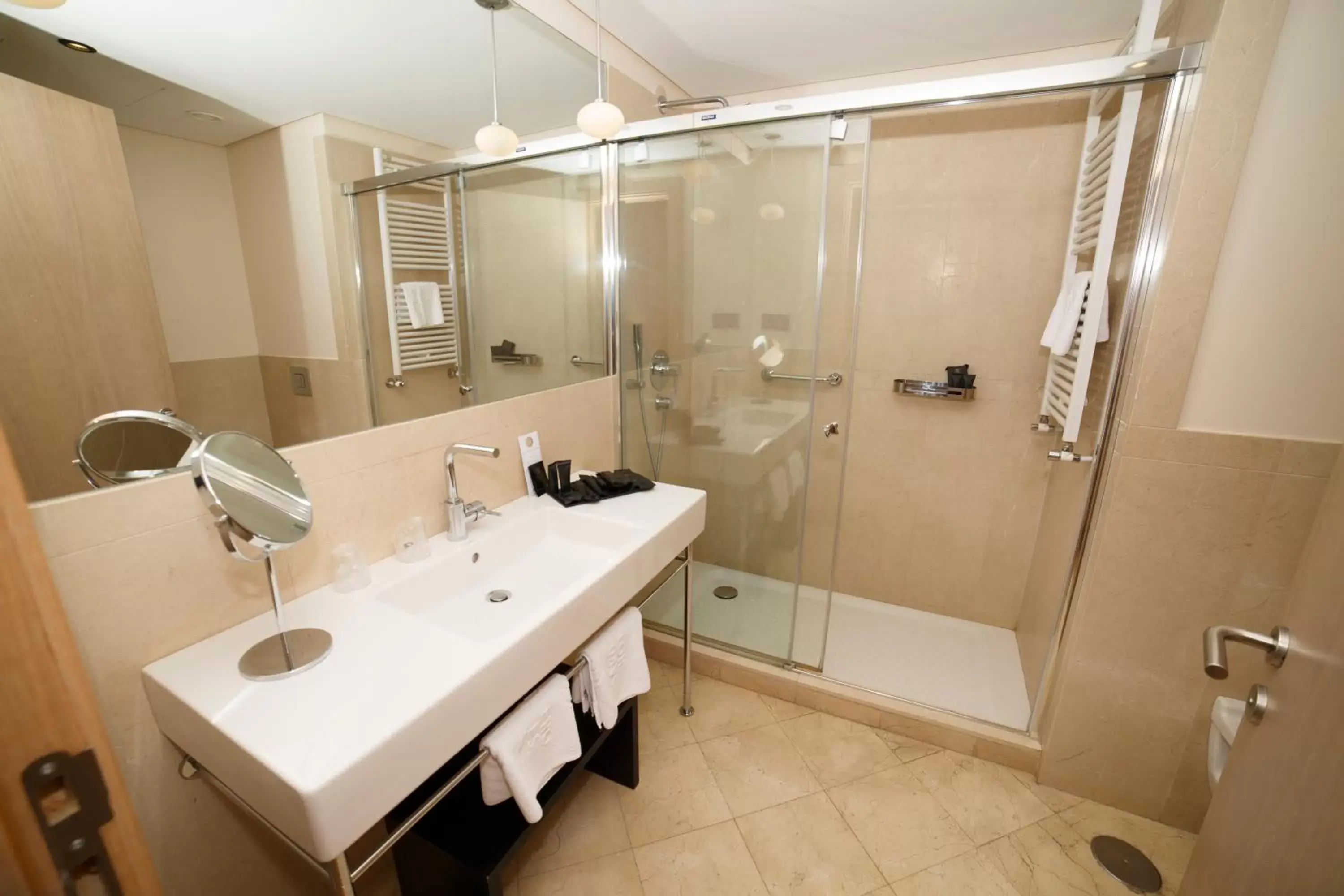 Photo of the whole room, Bathroom in Gran Hotel Sardinero