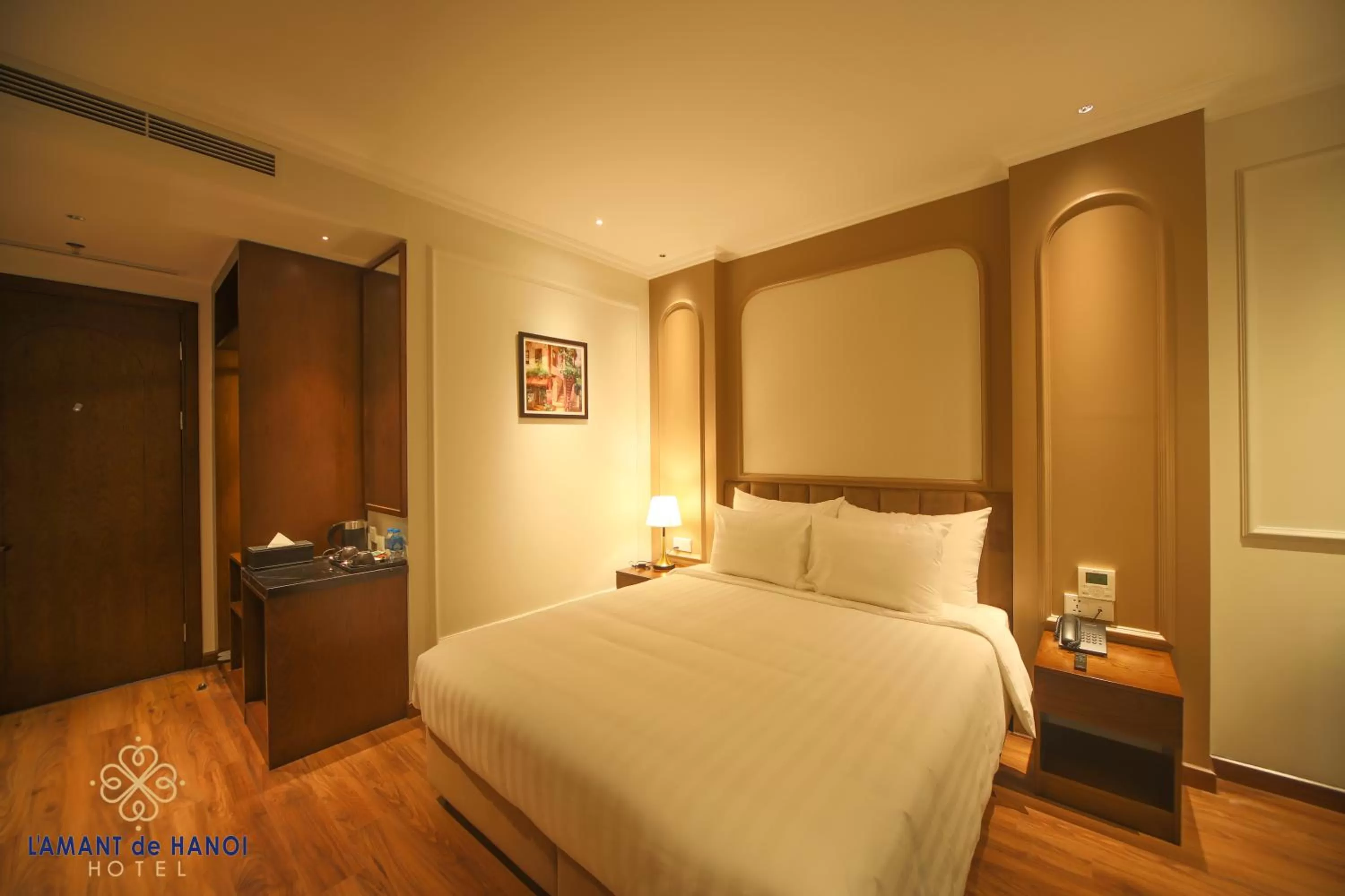 Bed in L'amant de Hanoi Hotel - khách sạn Lamant de Hà Nội