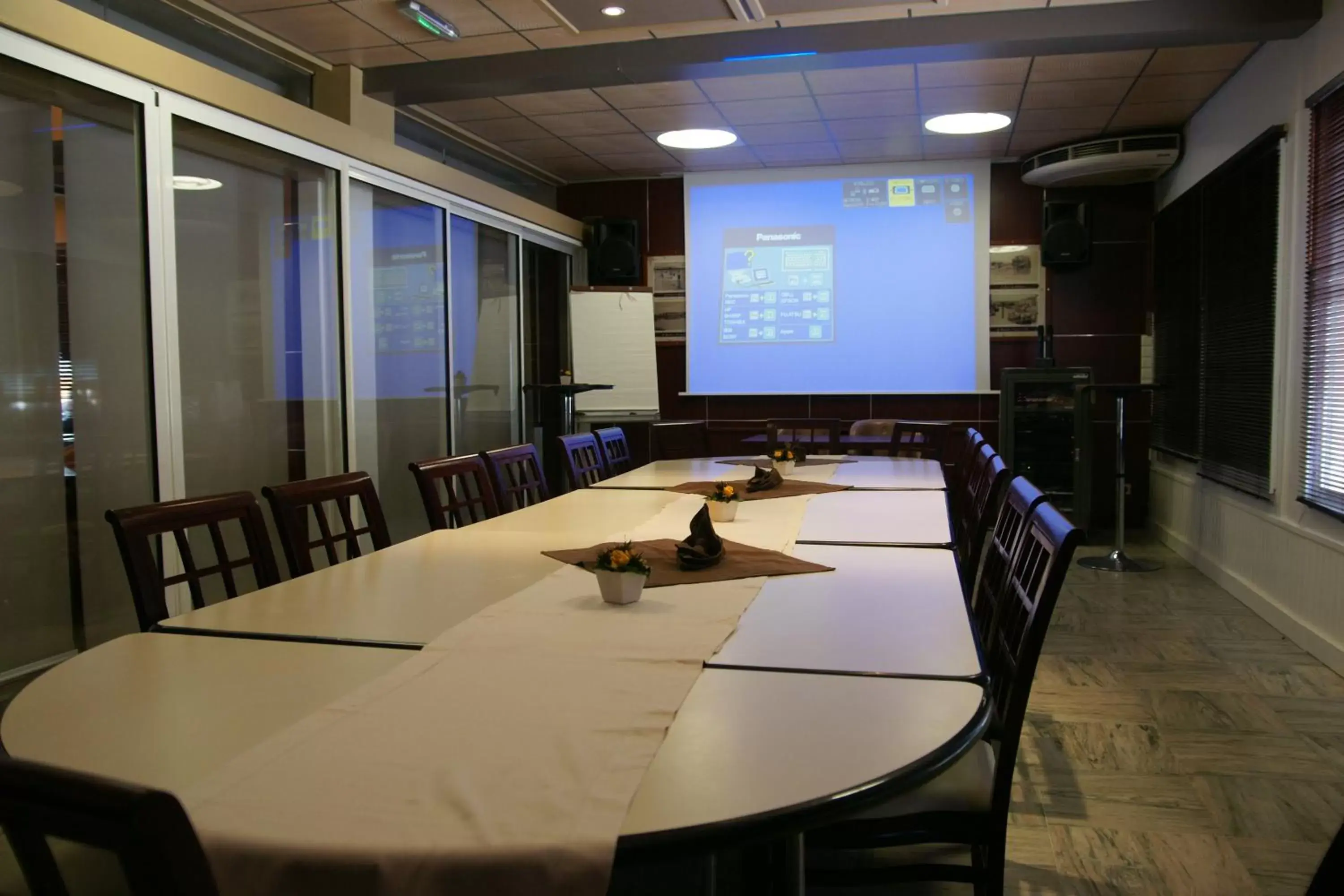 Meeting/conference room in Logis Hôtel Mediterranee