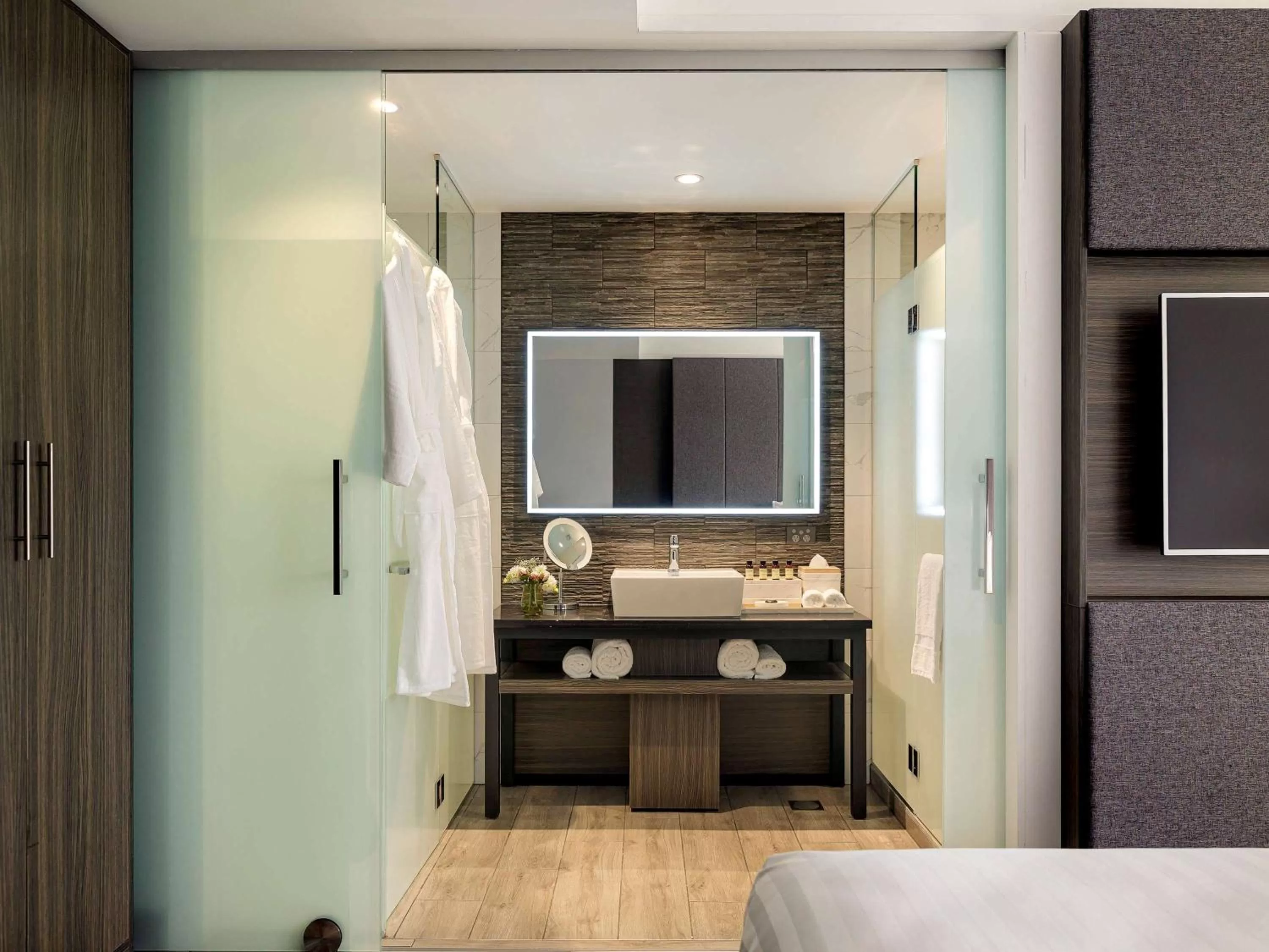 Photo of the whole room, Bed in Pullman Rotorua