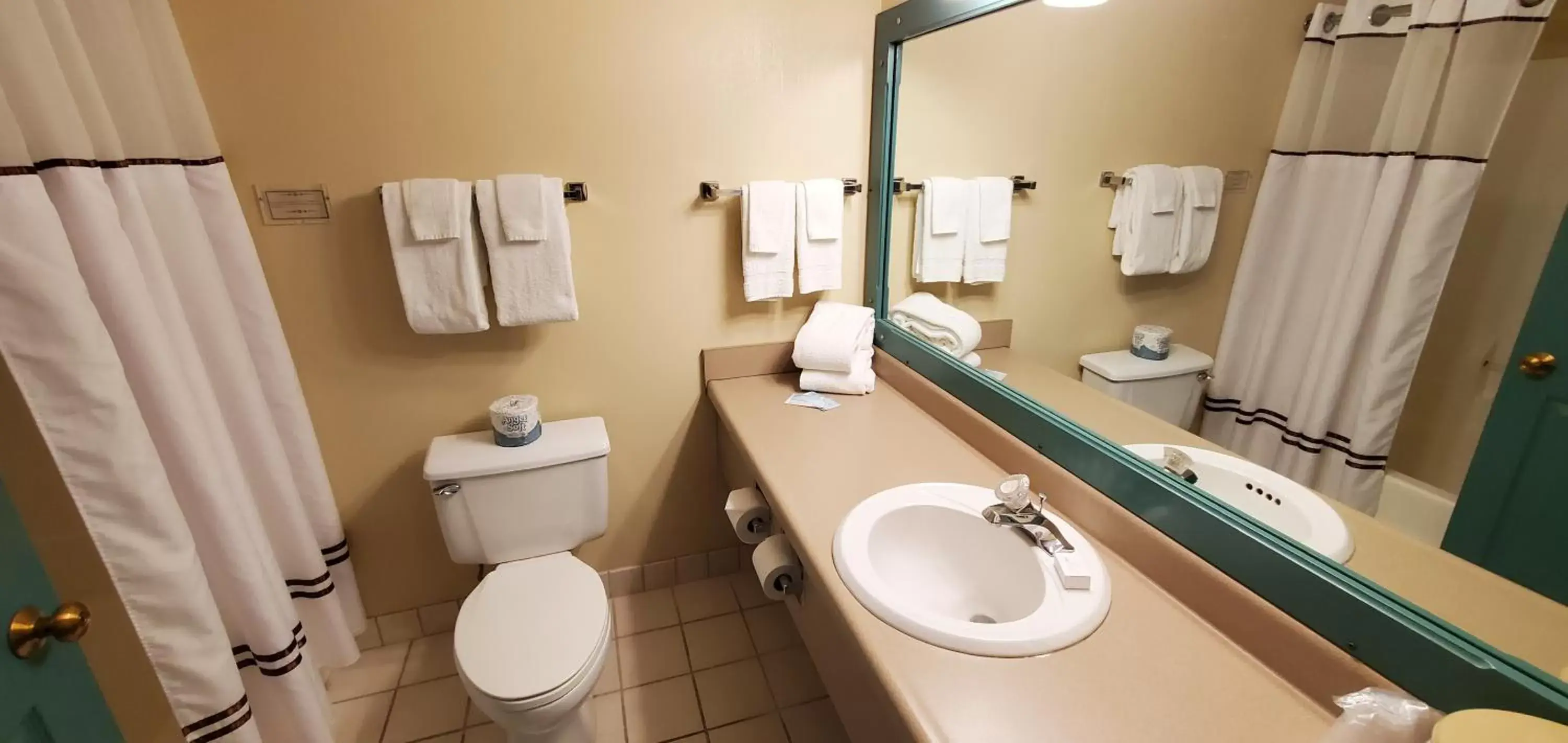 Toilet, Bathroom in Amish Inn