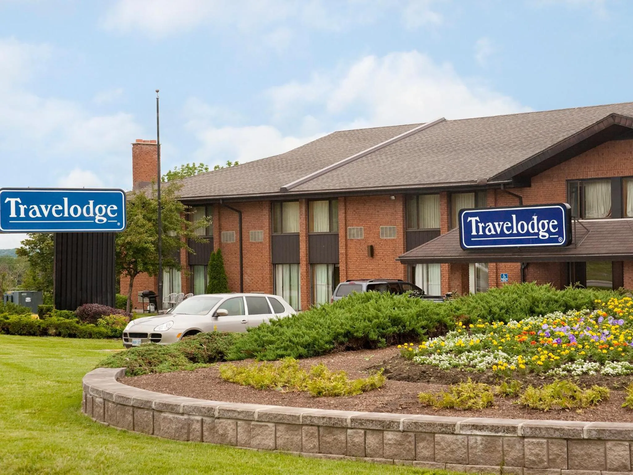 Queen Room - Non-Smoking in Travelodge by Wyndham Owen Sound ON