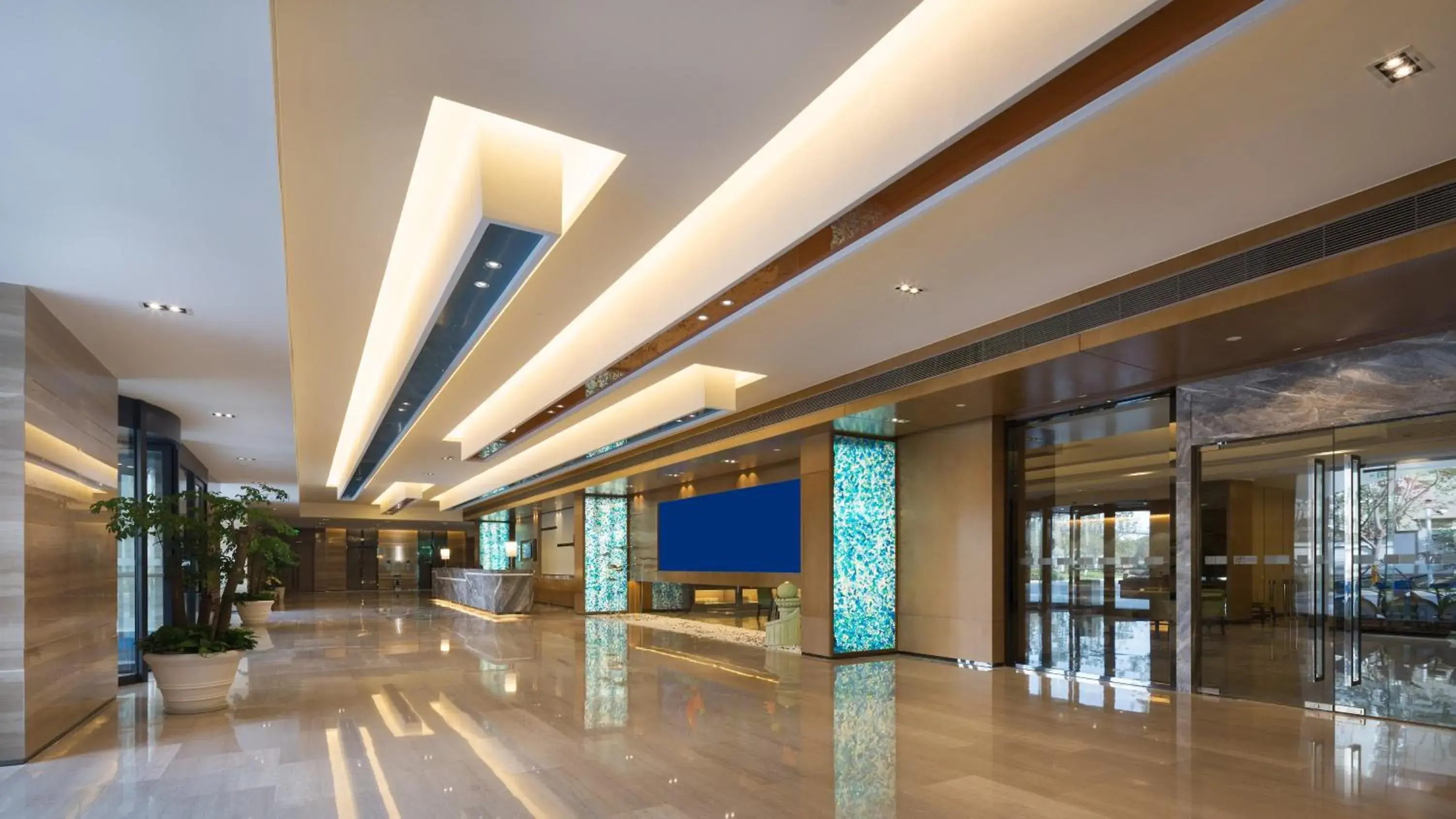 Property building, Lobby/Reception in Holiday Inn Express Shanghai New Jinqiao, an IHG Hotel