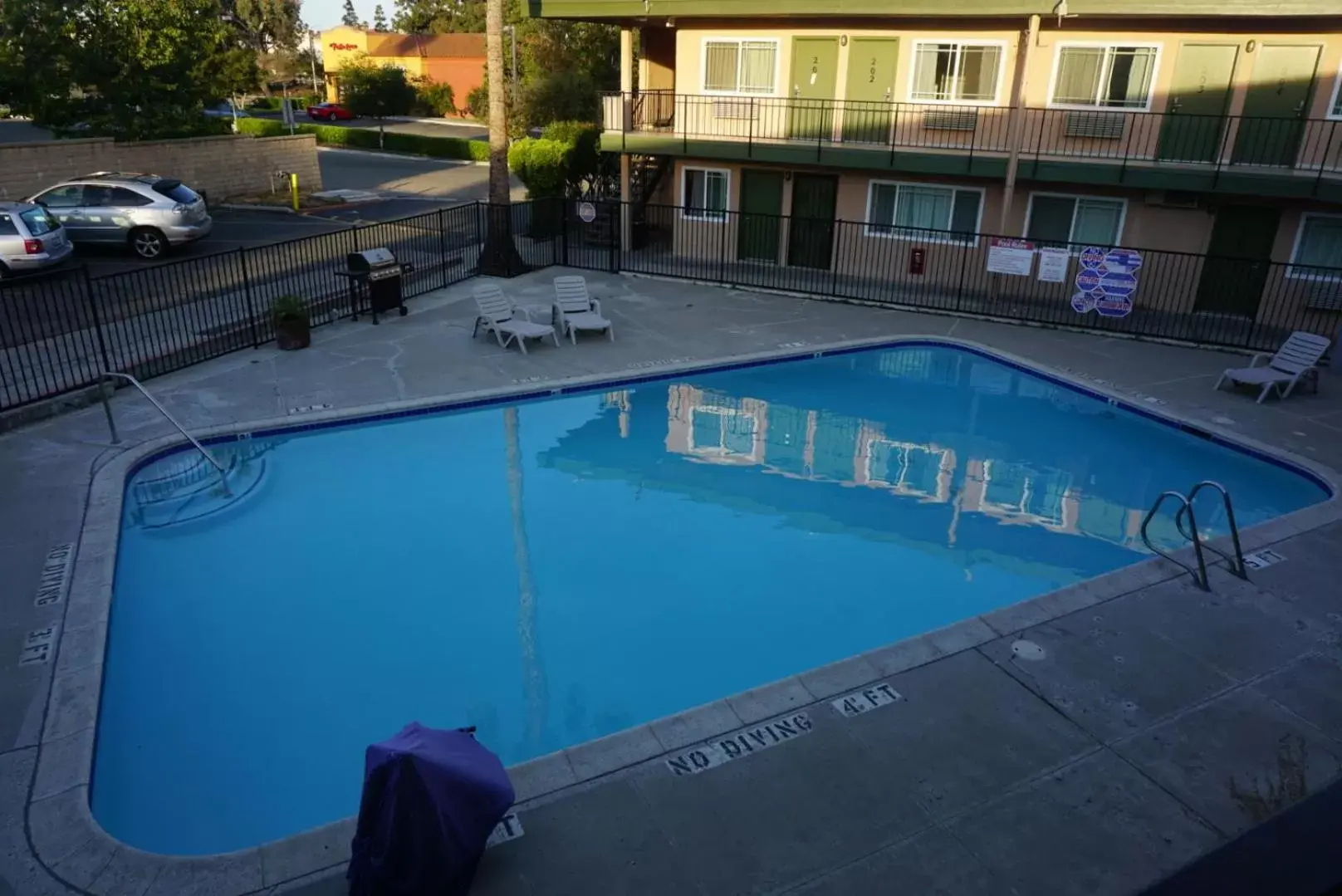 Swimming pool, Pool View in Americas Best Value Inn Thousand Oaks