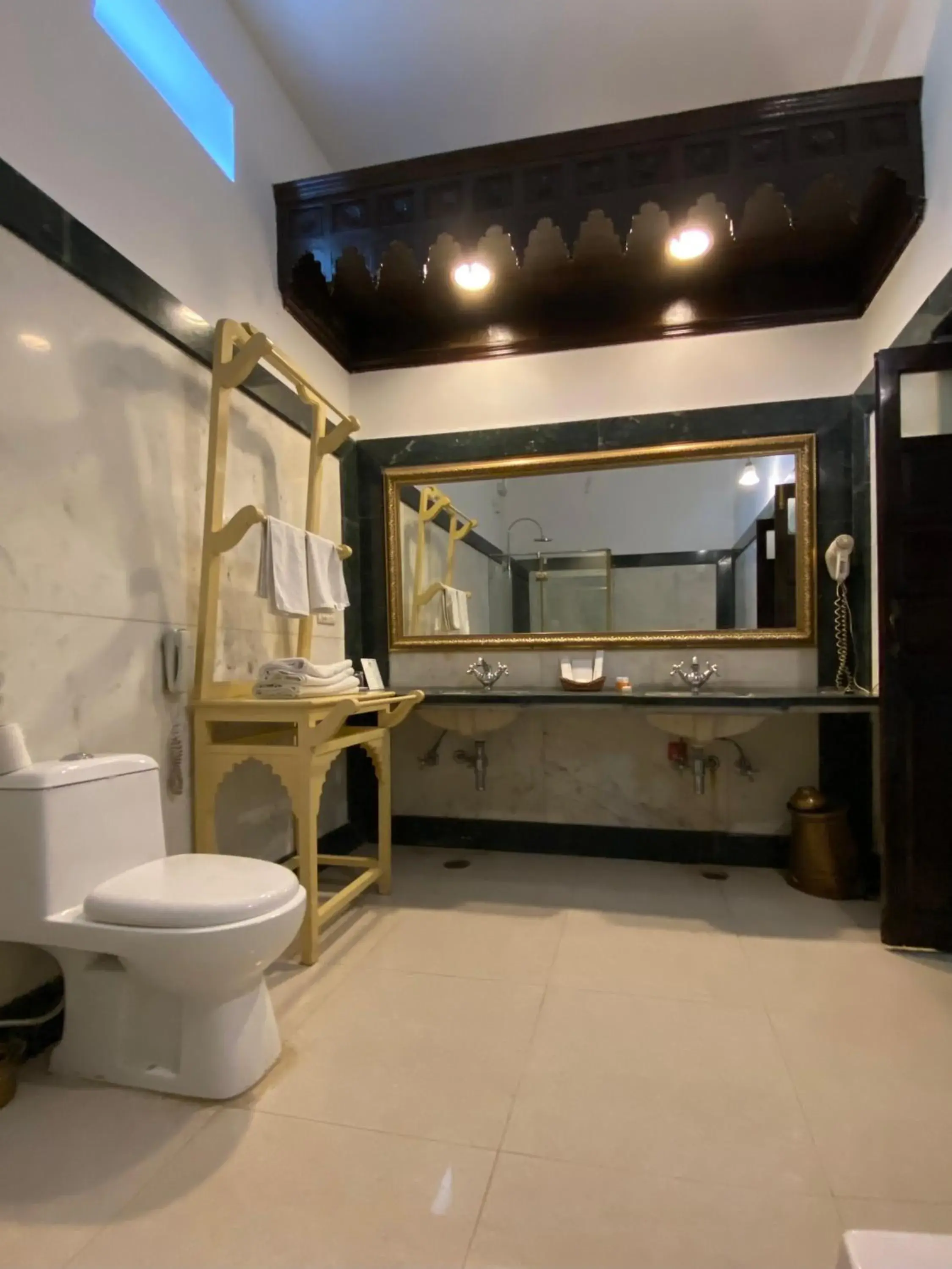 Bathroom in Hotel Narain Niwas Palace