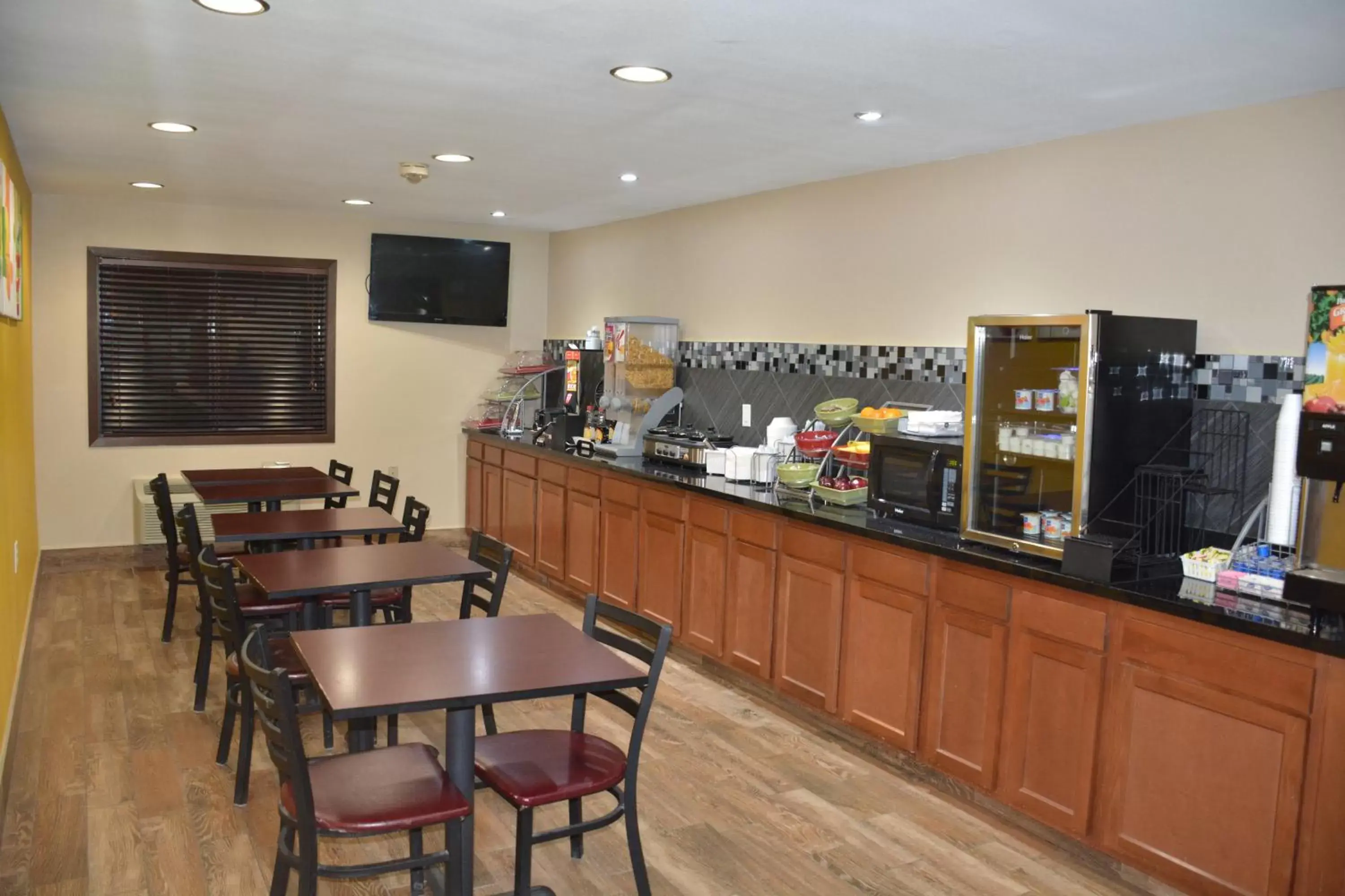 Continental breakfast, Restaurant/Places to Eat in Super 8 by Wyndham Webster City IA