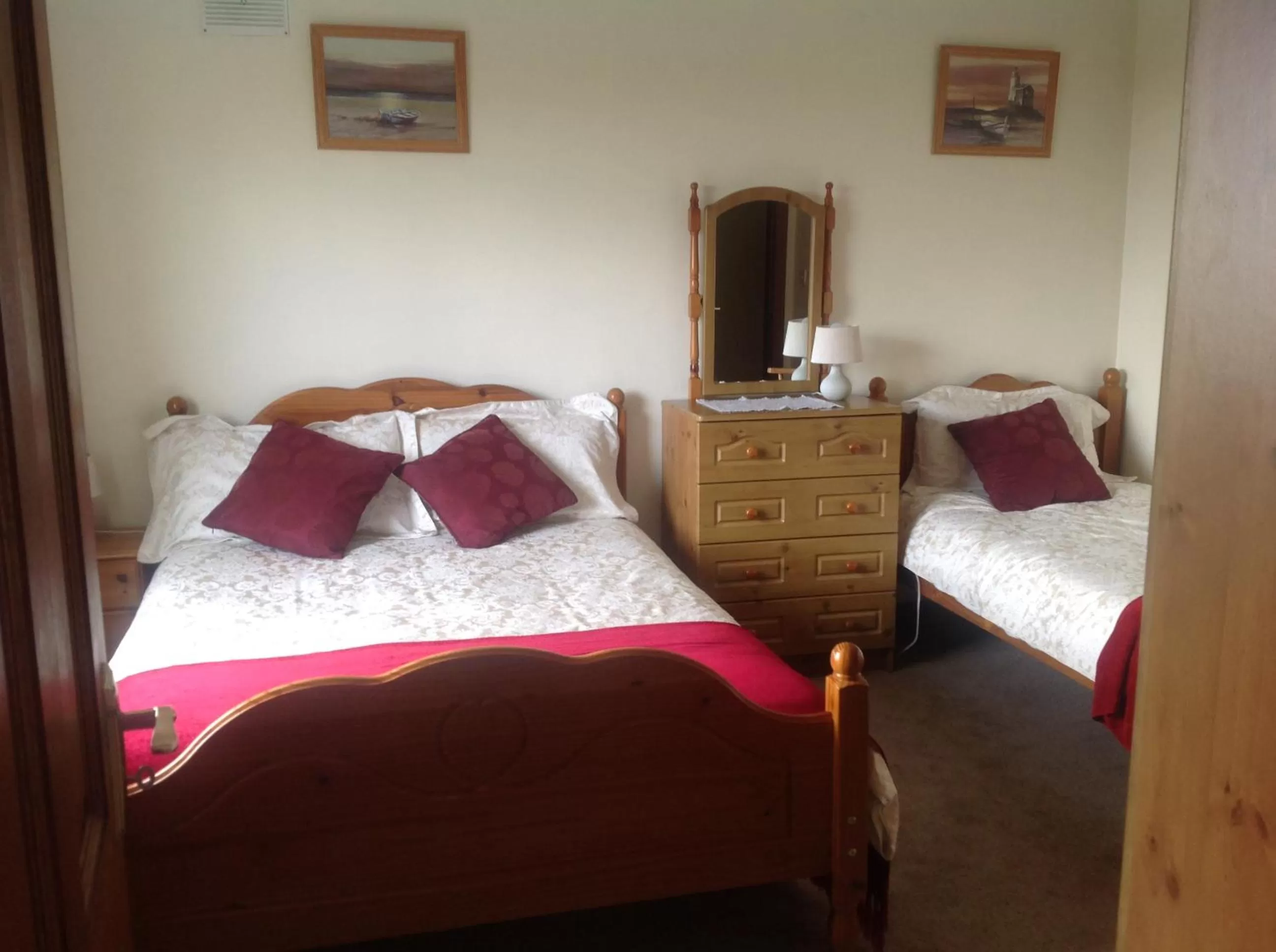 Bed in The Rock Equestrian Farm B&B