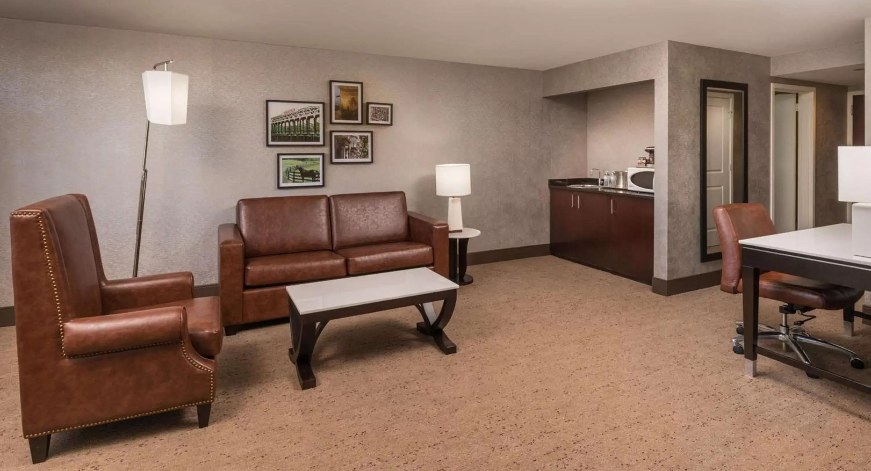 Bedroom, Seating Area in The Saratoga Hilton