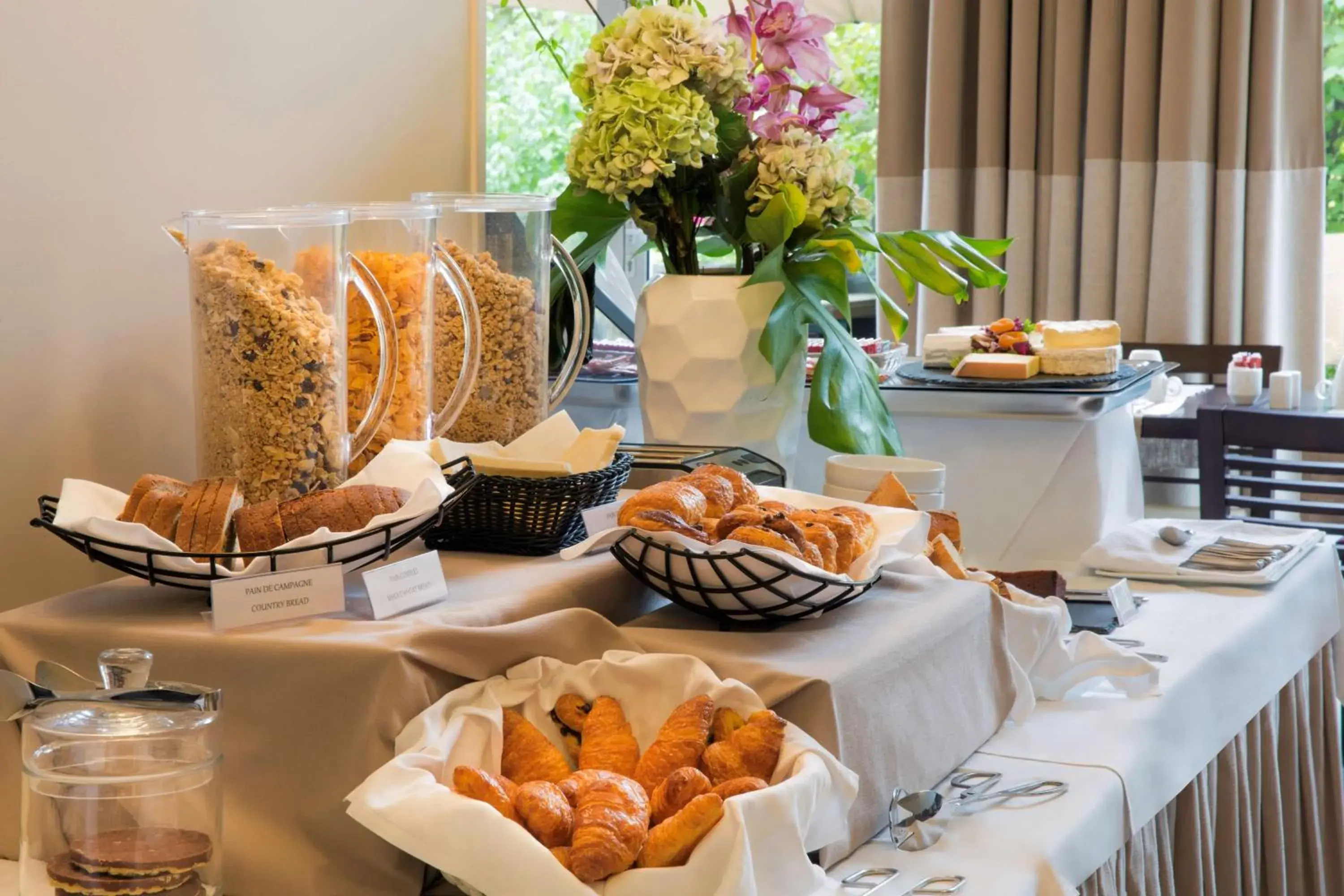 Restaurant/places to eat, Breakfast in Best Western Plus Hotel Du Parc Chantilly