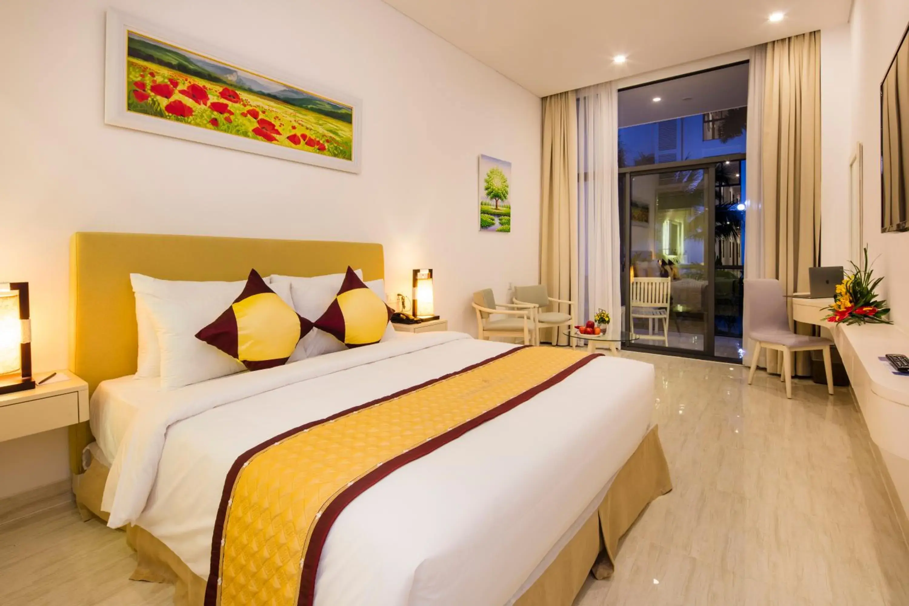 Bedroom, Bed in Diamond Bay Condotel Resort Nha Trang