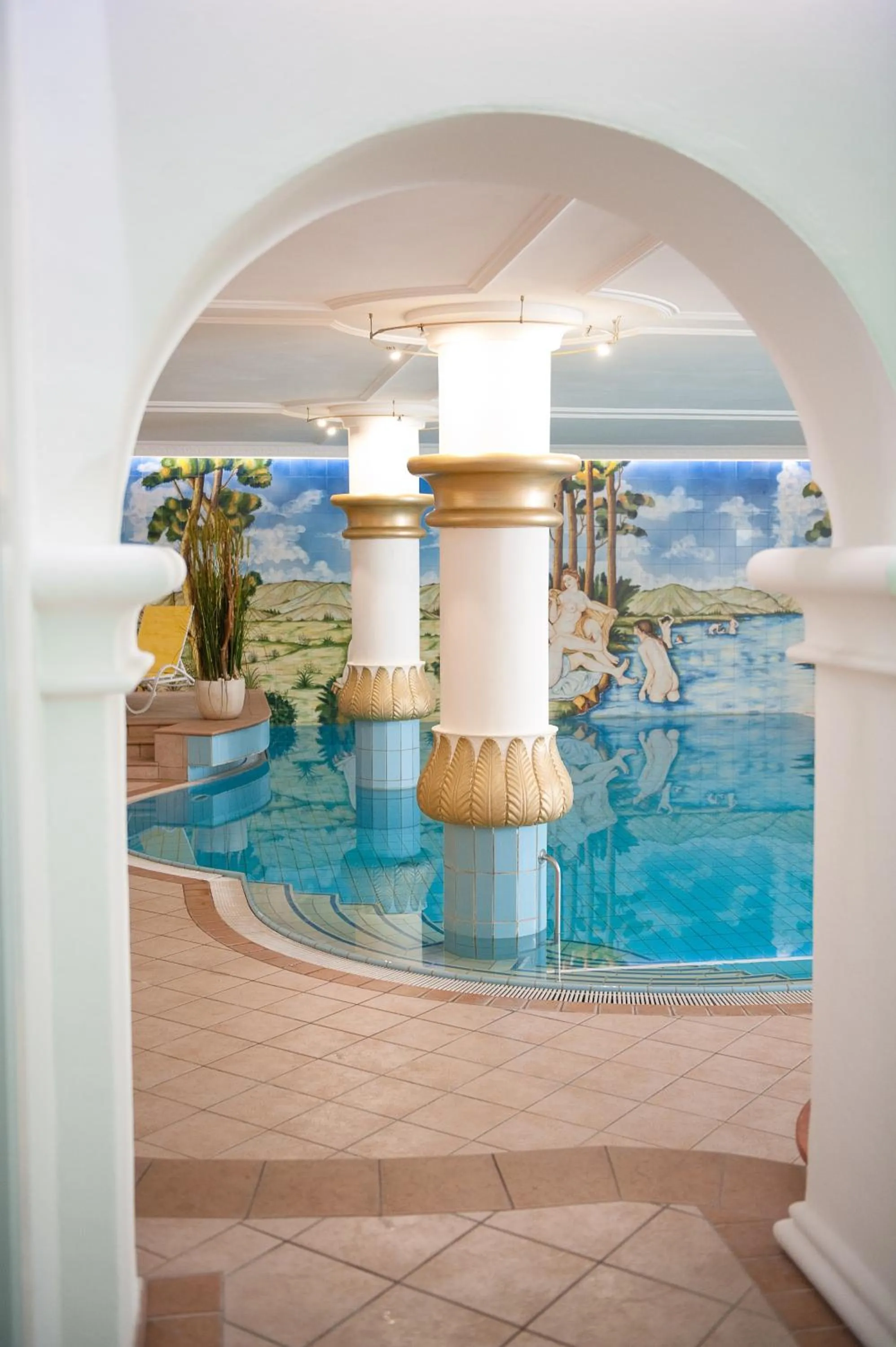 Swimming pool in Hotel Tirolensis