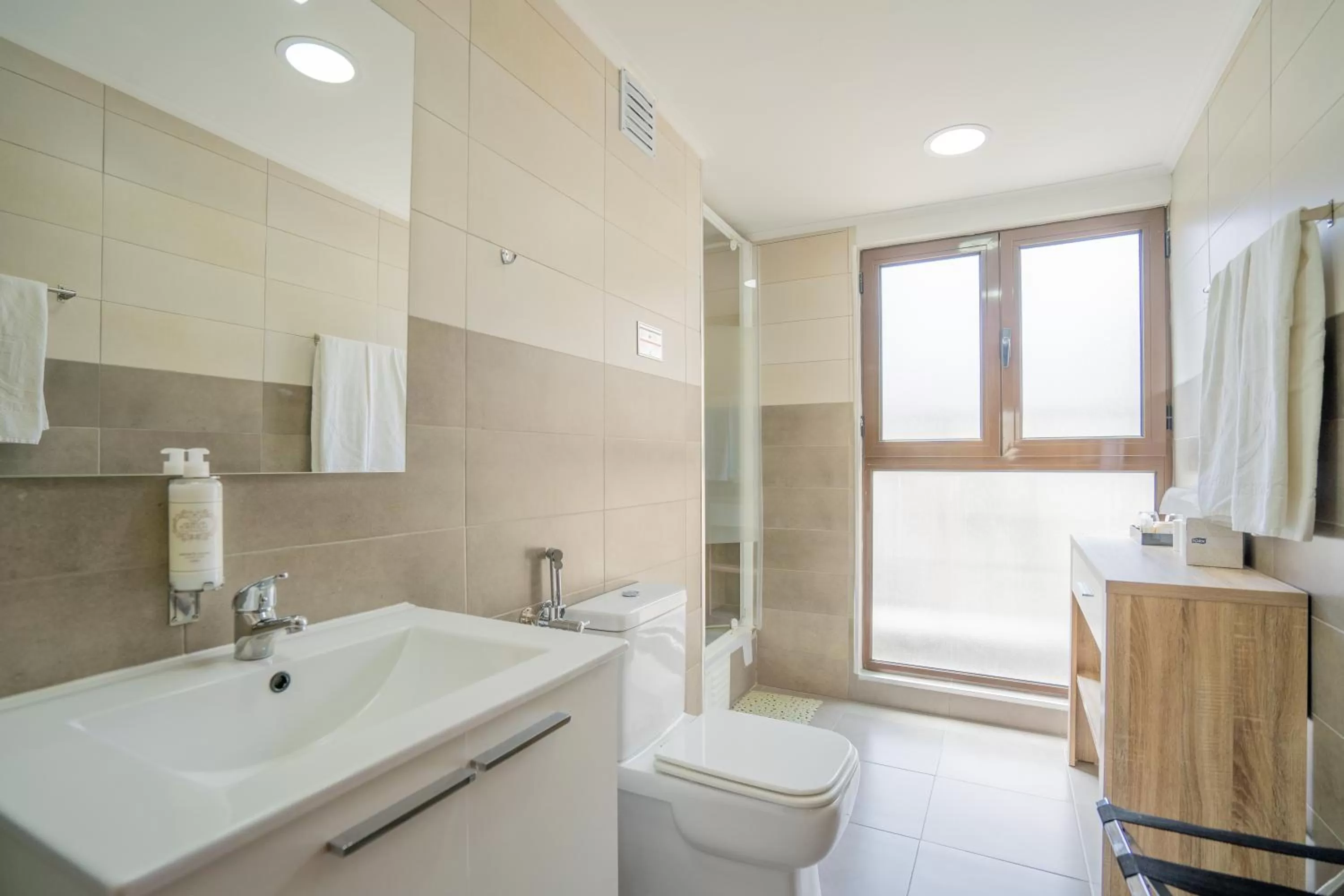 Bathroom in Dinya Lisbon Hotel