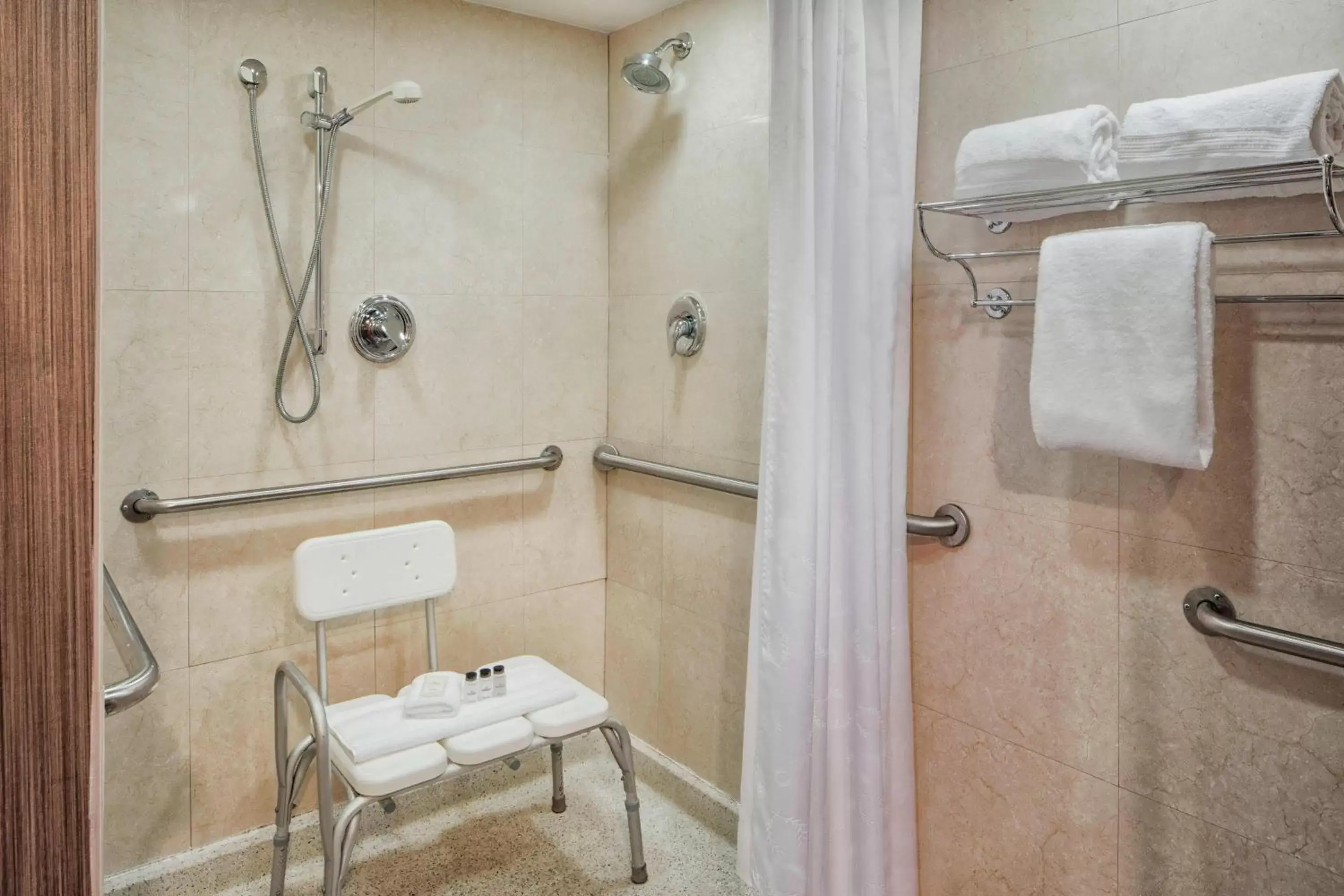 Bathroom in Sheraton Philadelphia University City Hotel