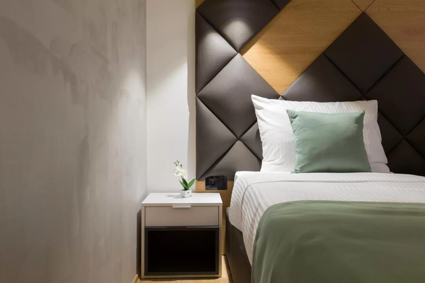 Bed in Capital Hotel Garni