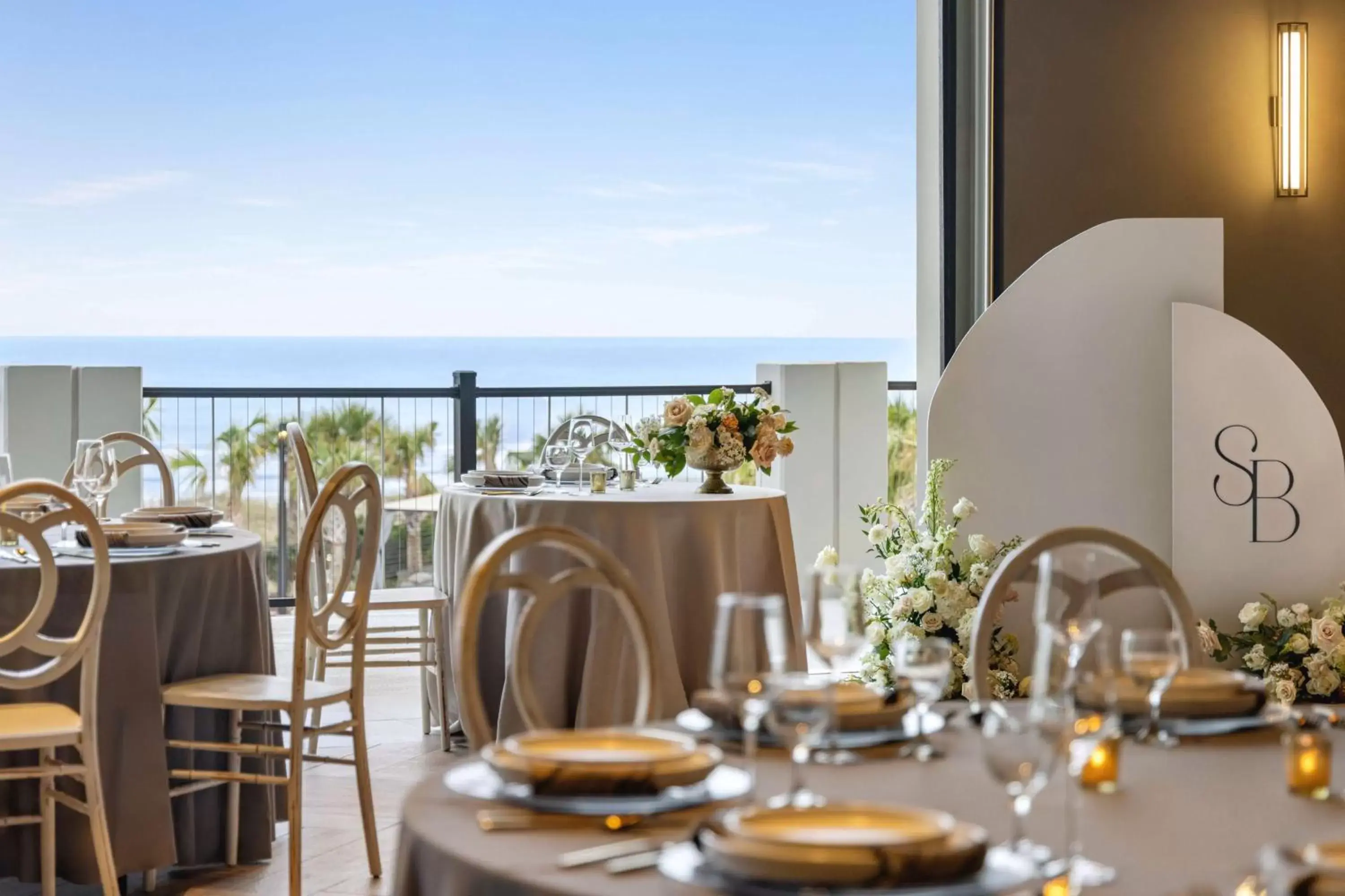 Meeting/conference room, Restaurant/Places to Eat in Embassy Suites by Hilton Myrtle Beach Oceanfront Resort