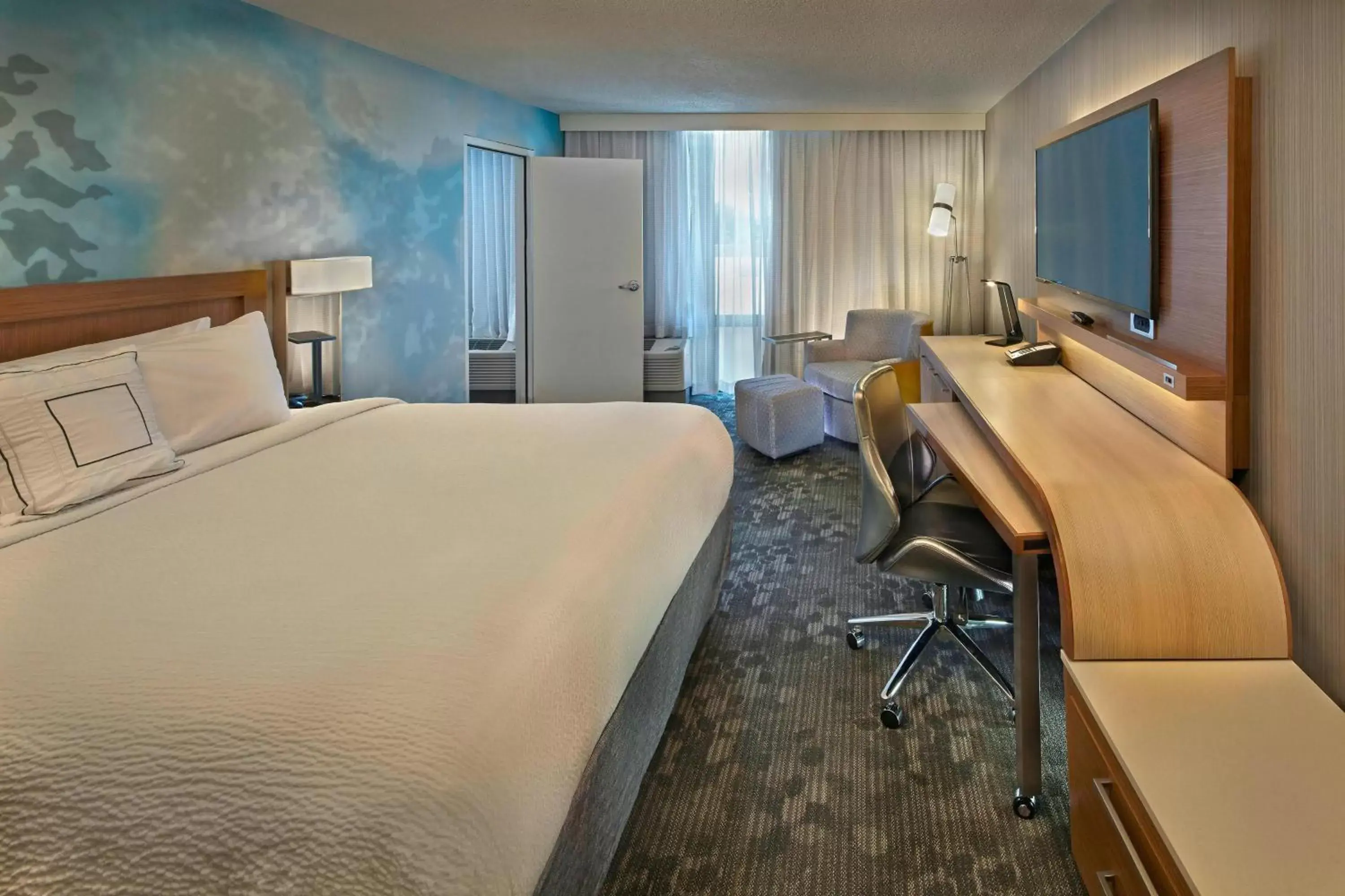 Bedroom in Courtyard by Marriott Philadelphia City Avenue