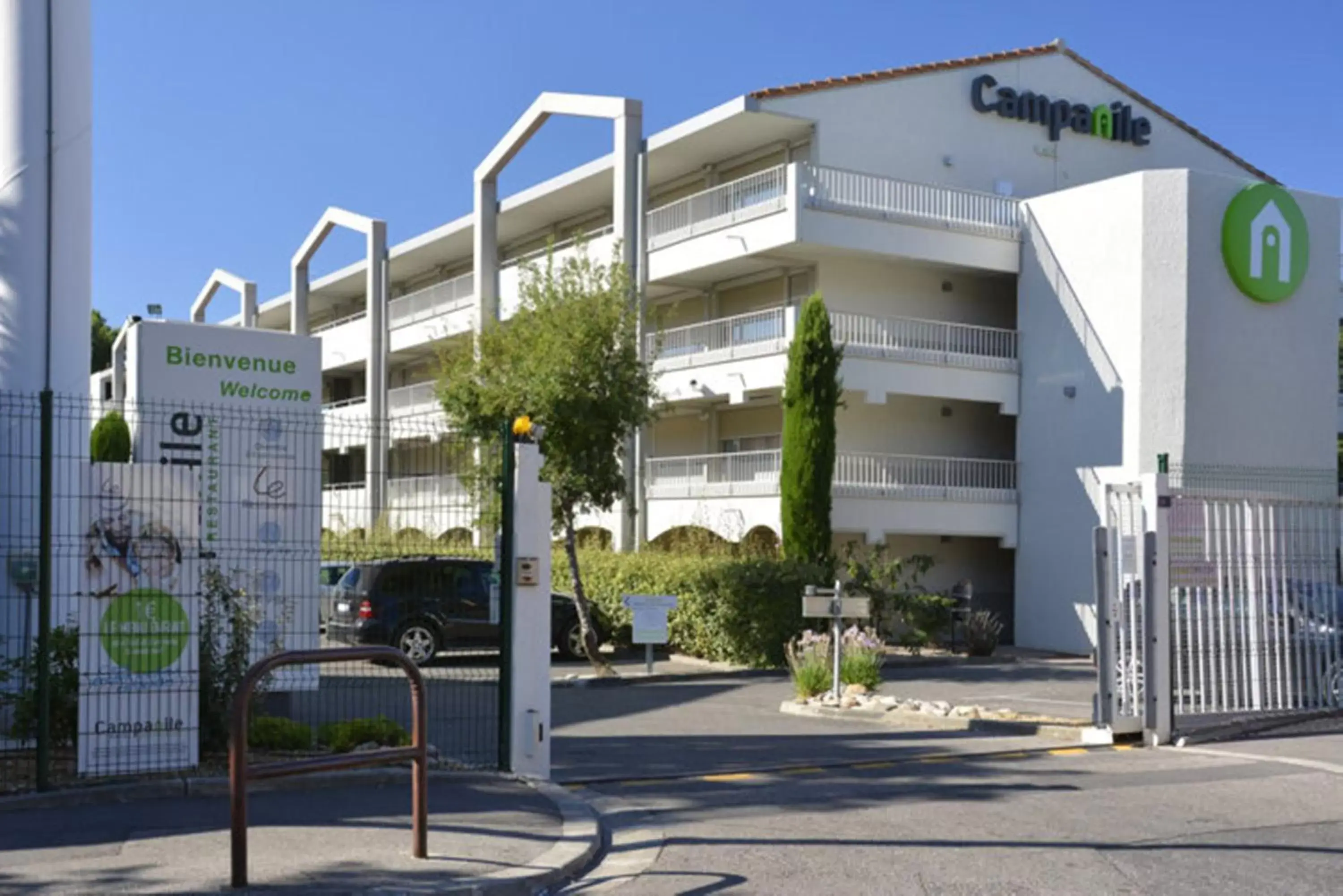 Facade/entrance, Property Building in Campanile Aix-en-Provence Sud - Pont de l'Arc