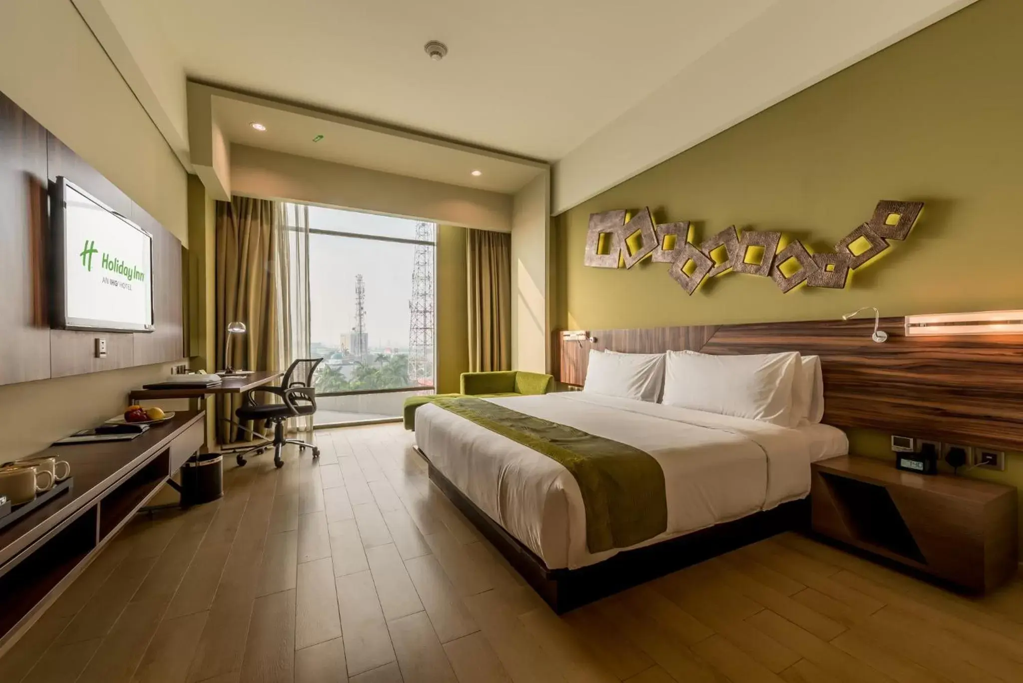 Photo of the whole room, Bed in Holiday Inn Cikarang Jababeka, an IHG Hotel