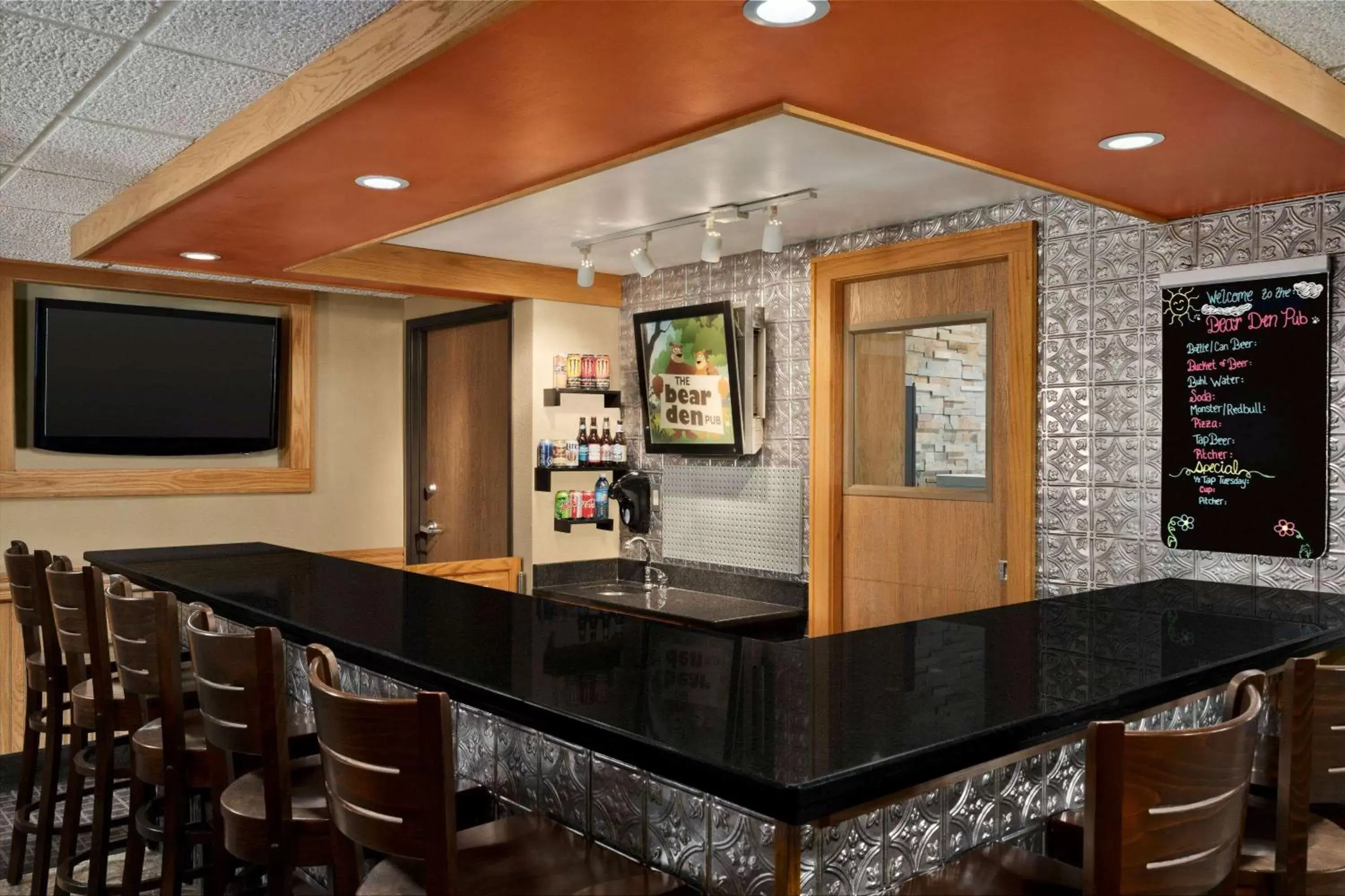 Lounge or bar, Lounge/Bar in AmericInn by Wyndham Virginia