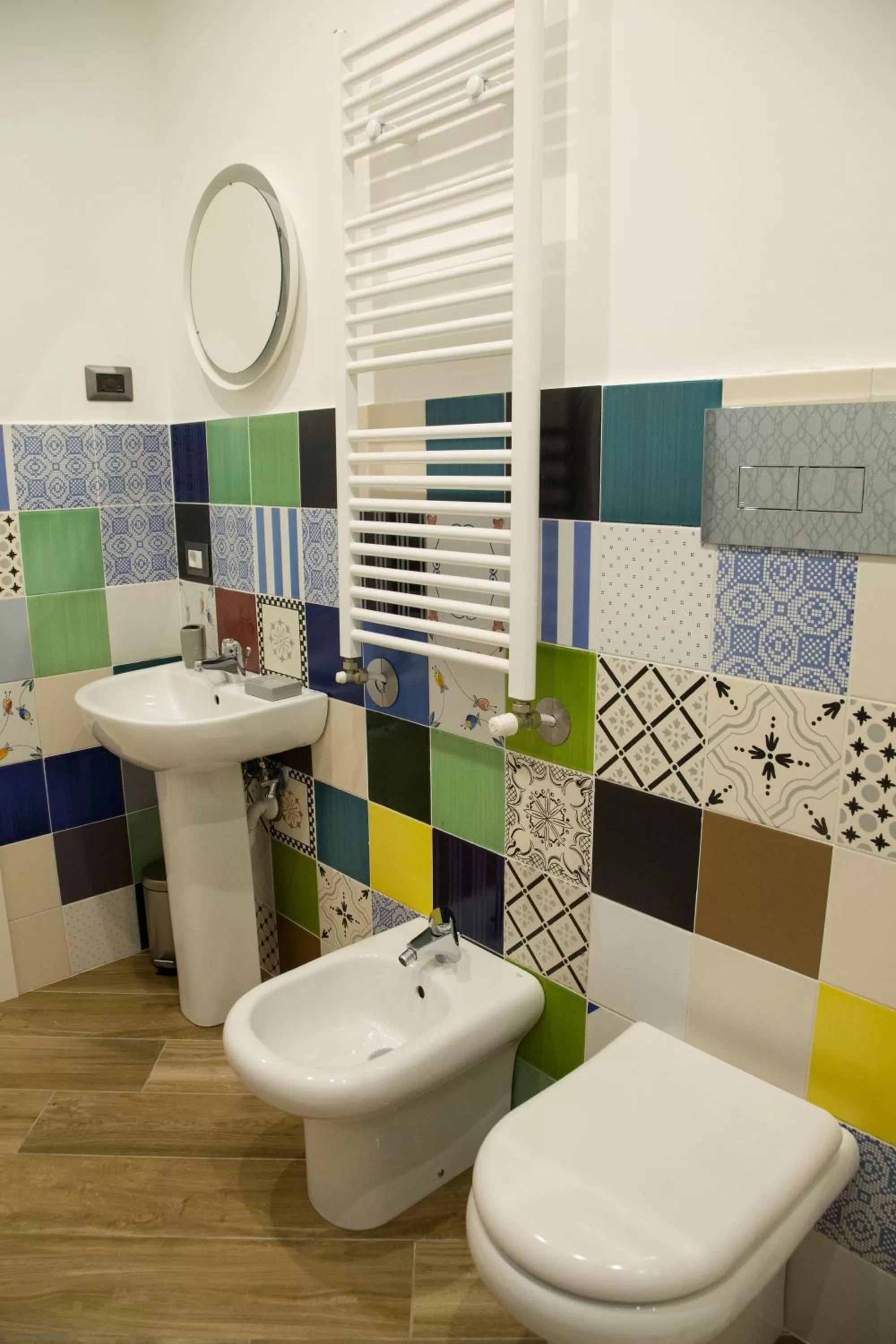 Shower, Bathroom in Garibaldi Rooms