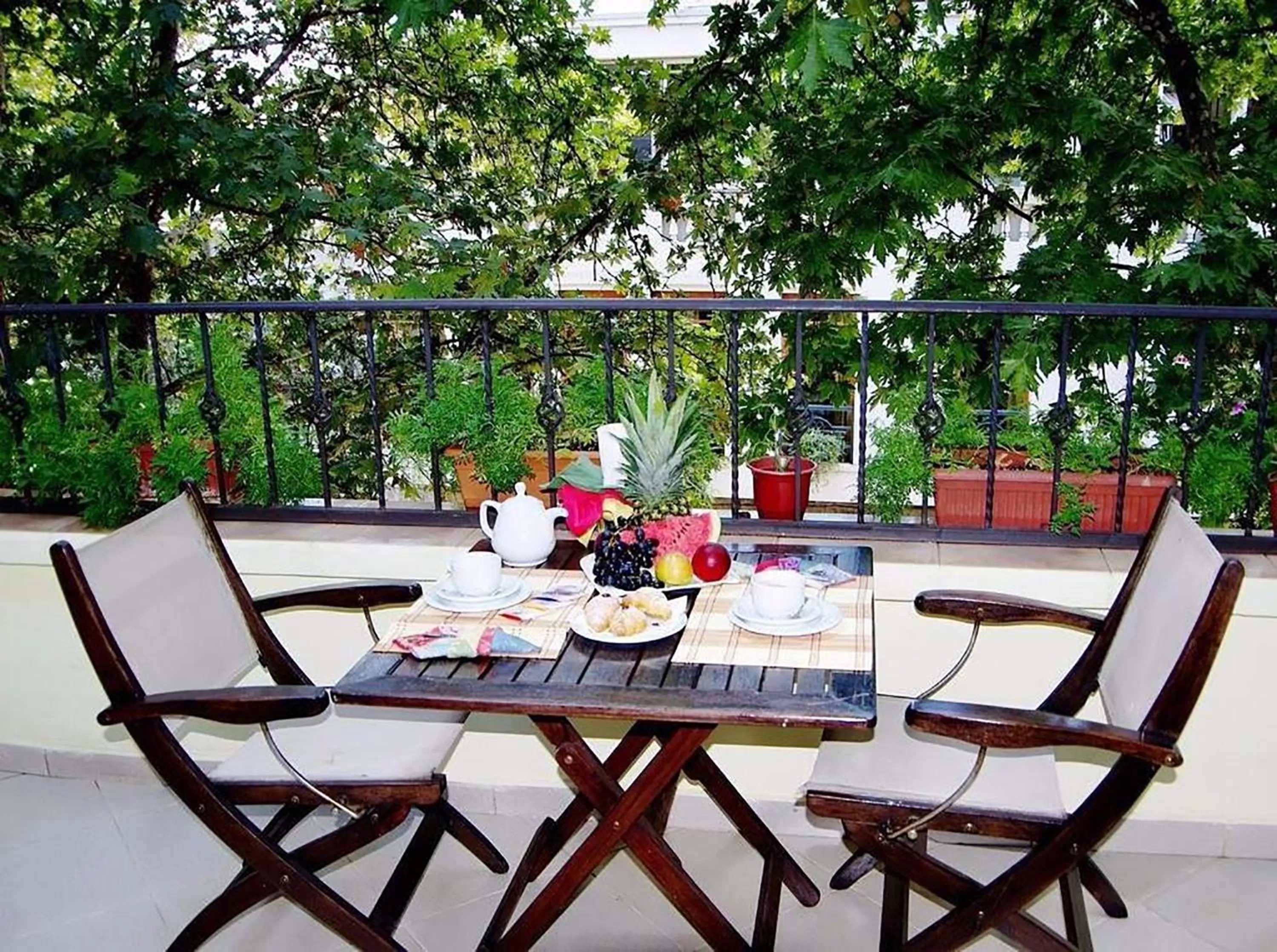 Patio in Hotel Millenium Tirana