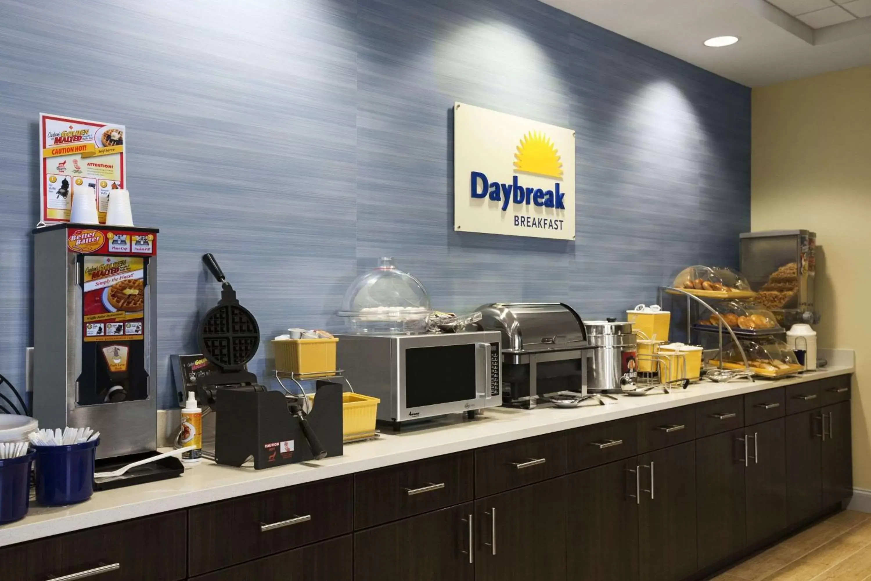 Restaurant/places to eat in Days Inn & Suites by Wyndham Altoona