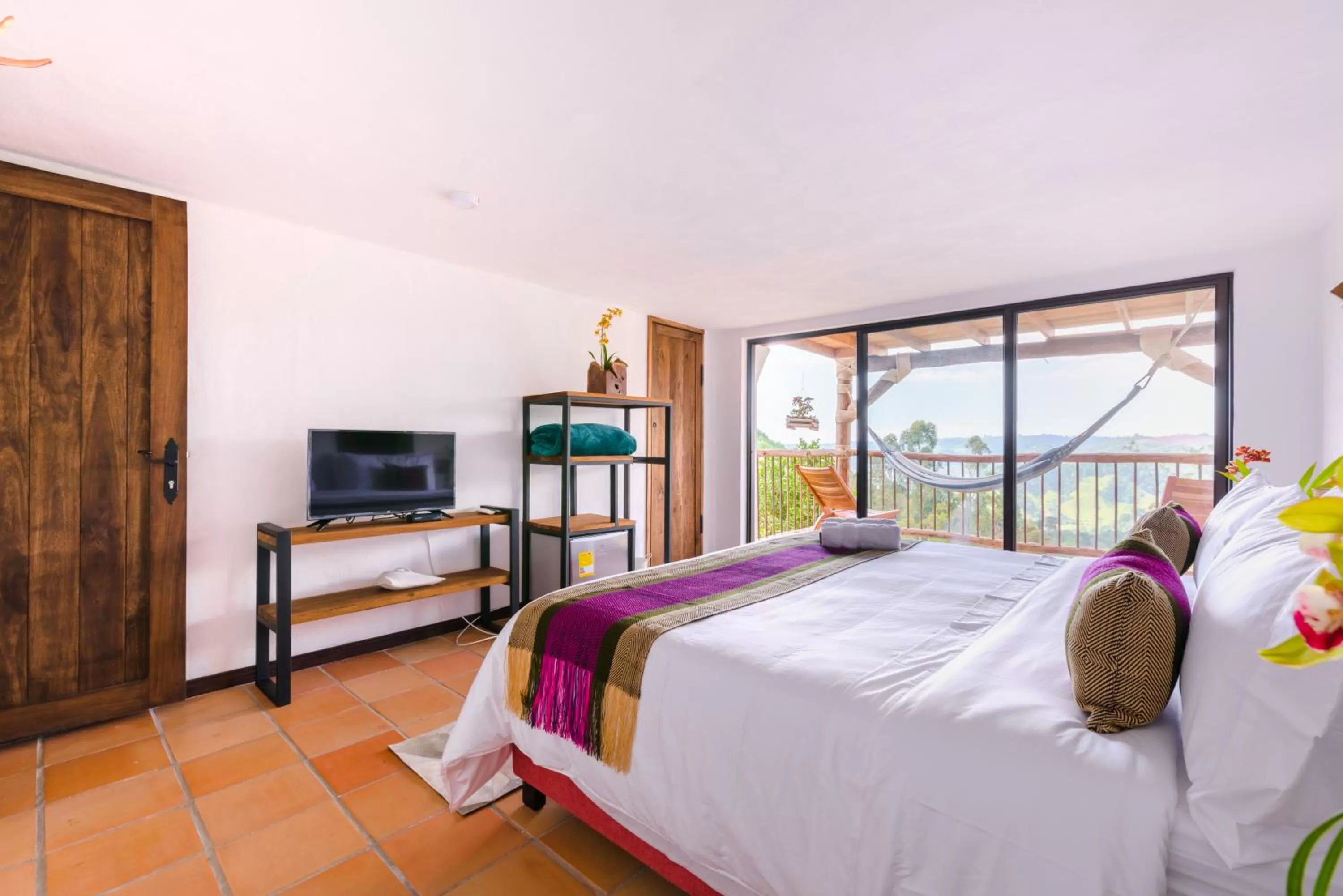 TV and multimedia, Bed in Hotel Kawa Mountain Retreat