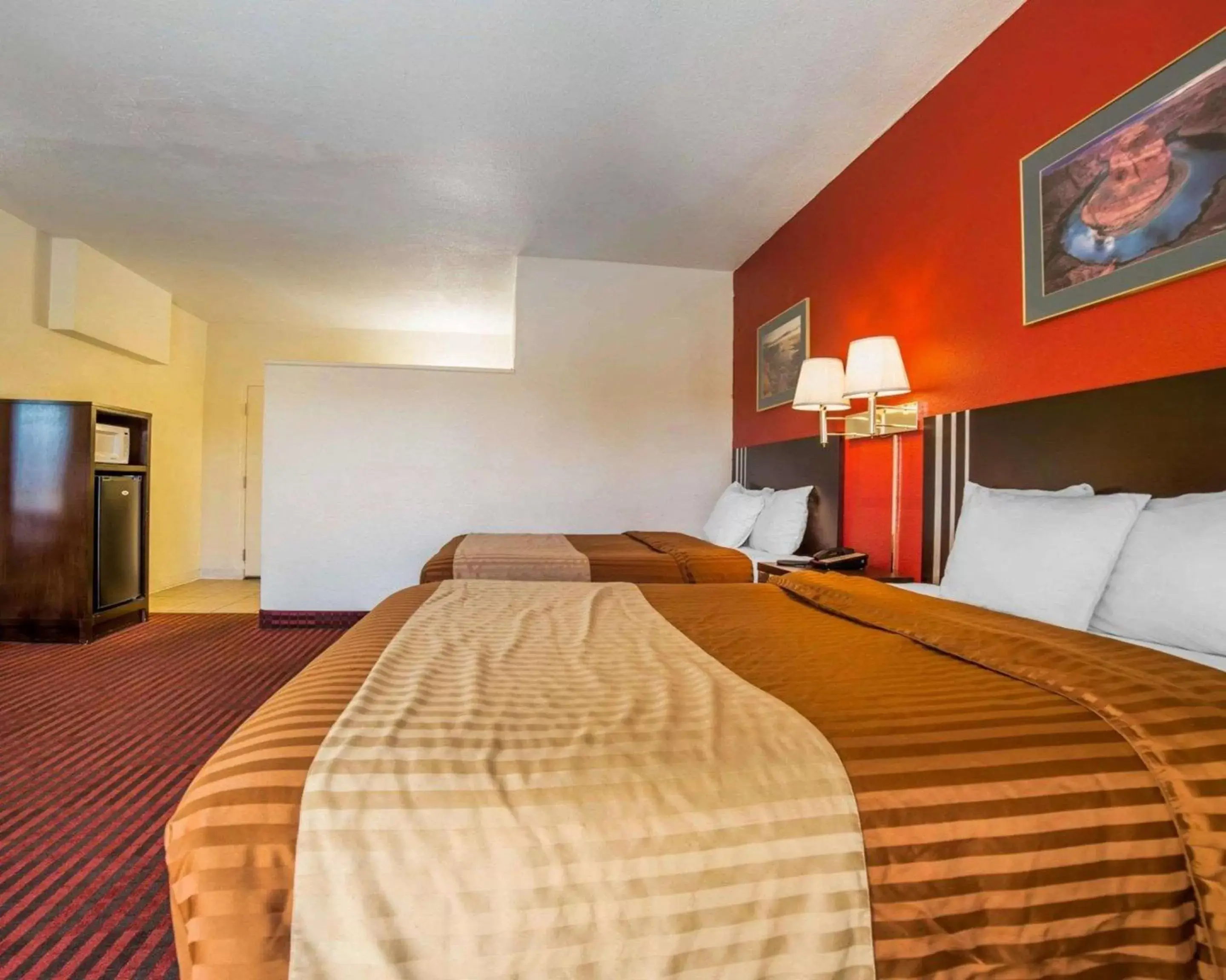 Photo of the whole room, Bed in Rodeway Inn at Lake Powell Photo of the whole room, Bed in Rodeway Inn at Lake Powell