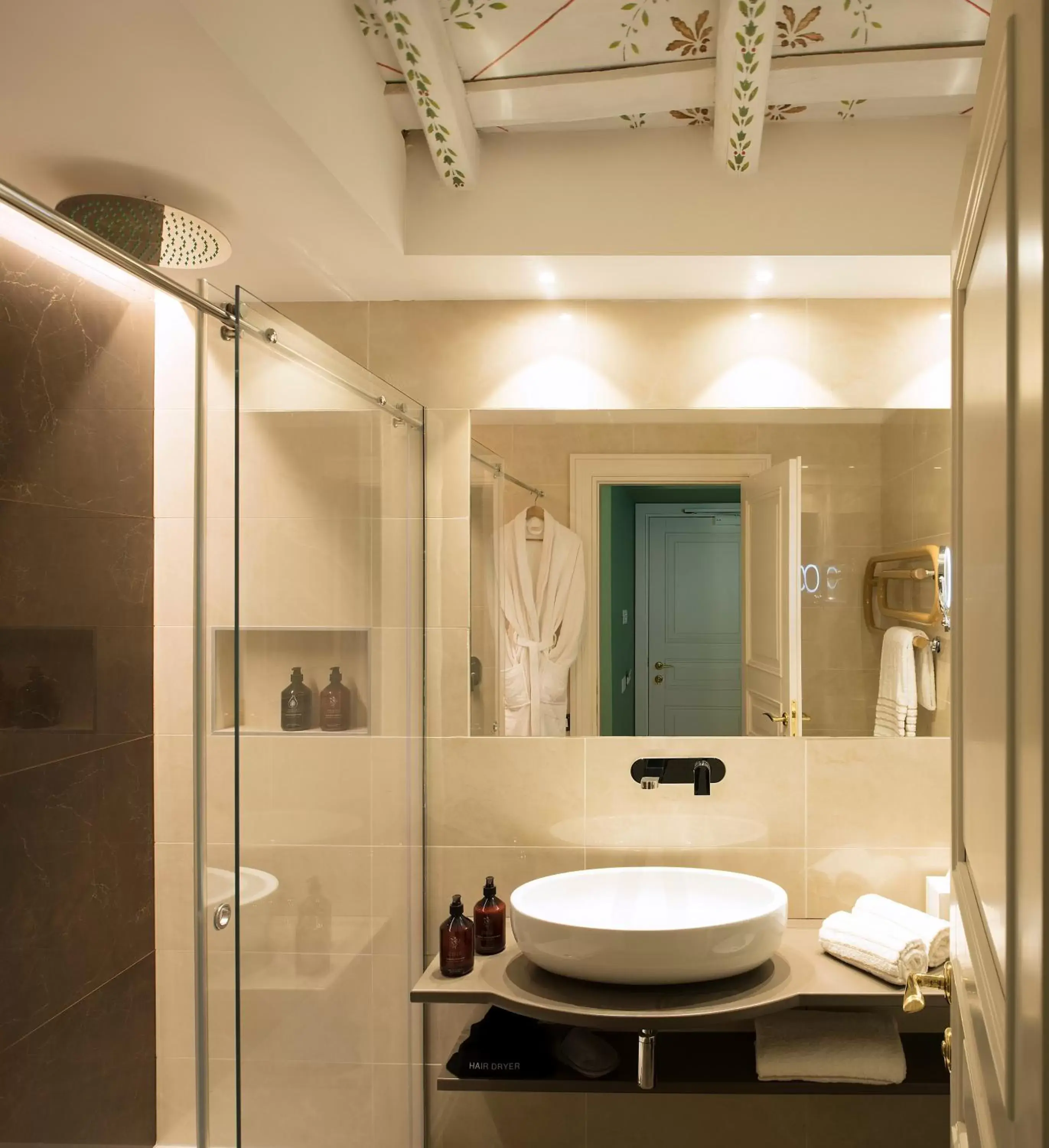 Bathroom in Palazzo Caruso