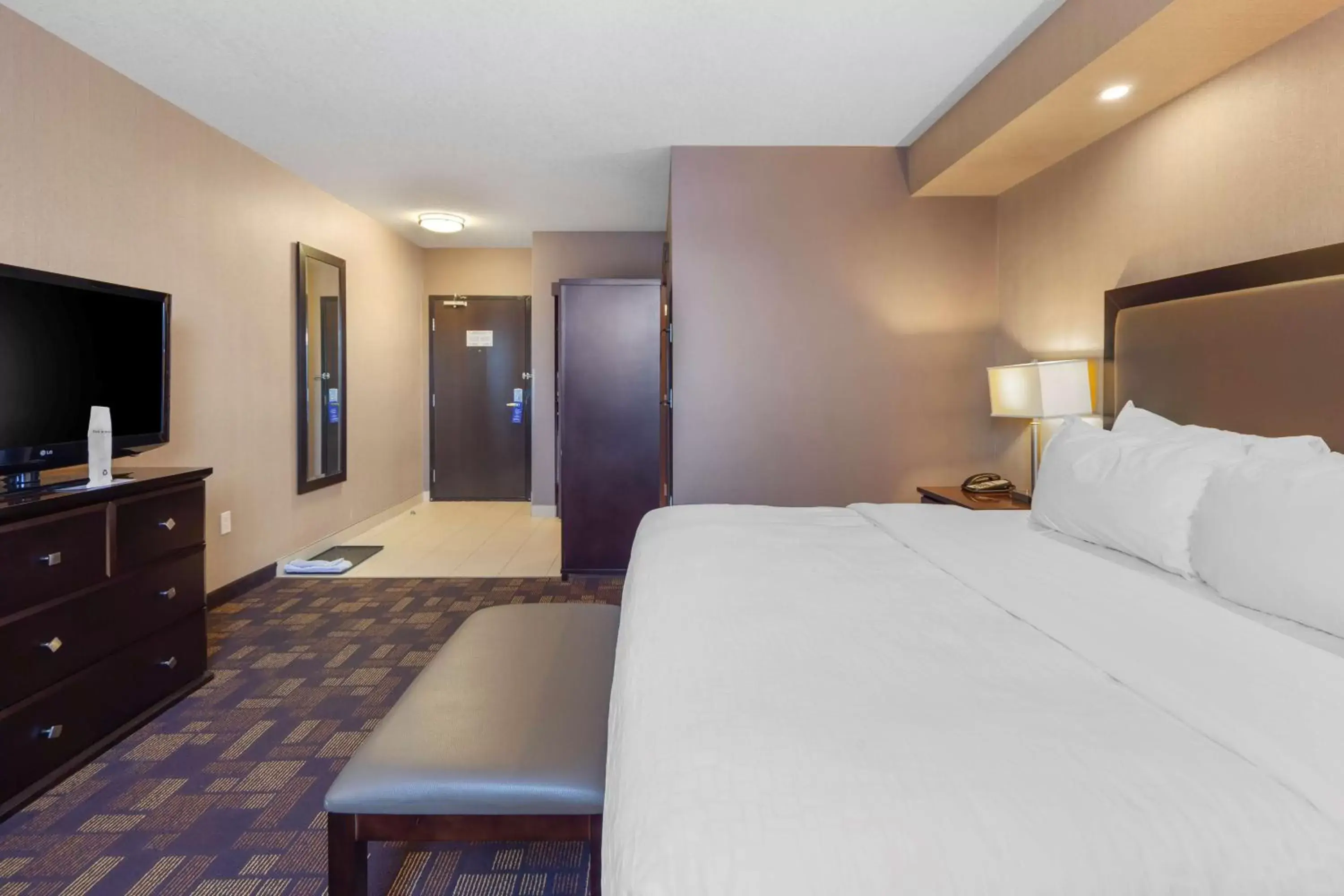 Bedroom, Bed in Best Western PLUS Fox Creek