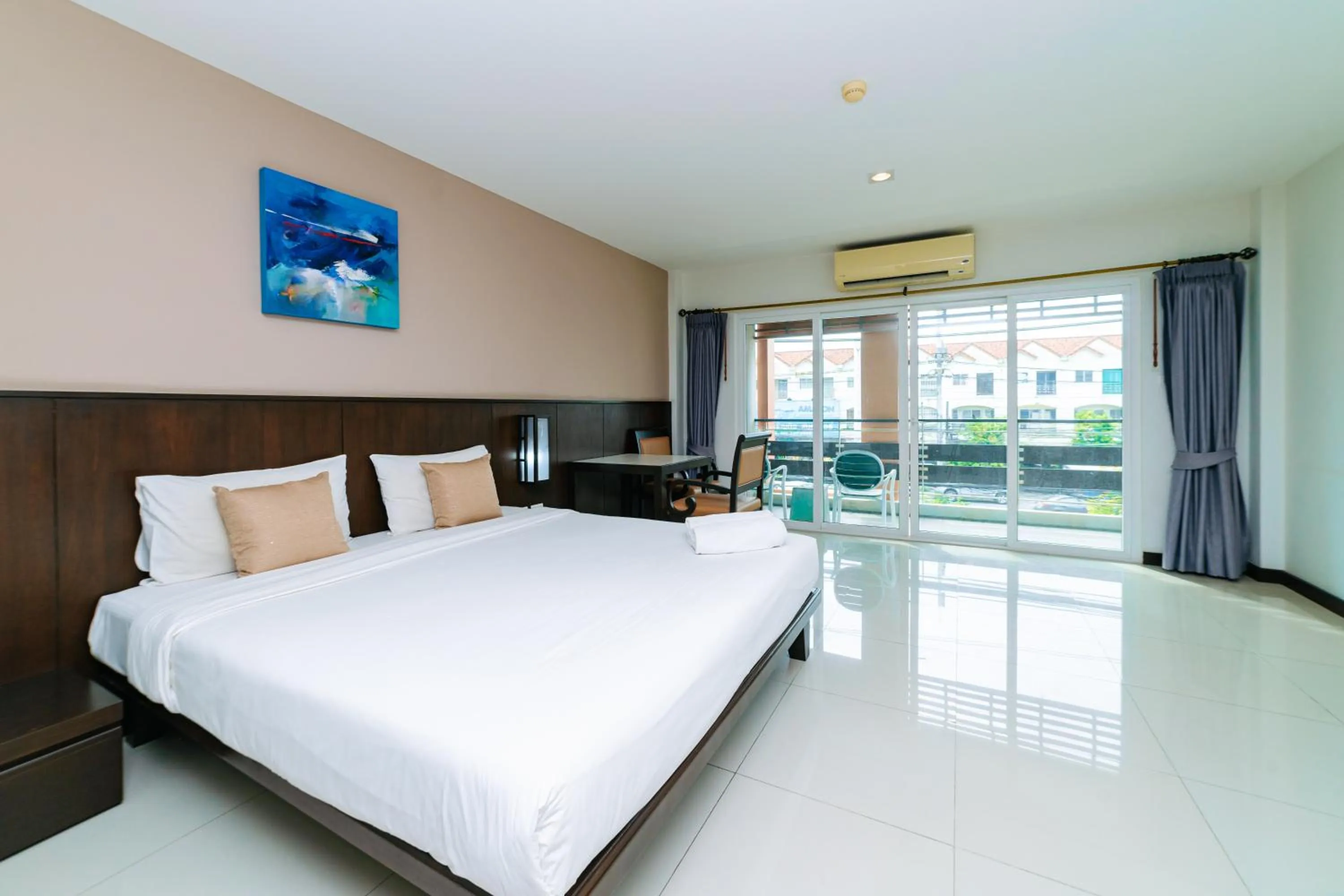 Bed in Ratana Hotel Sakdidet, PHUKET TOWN