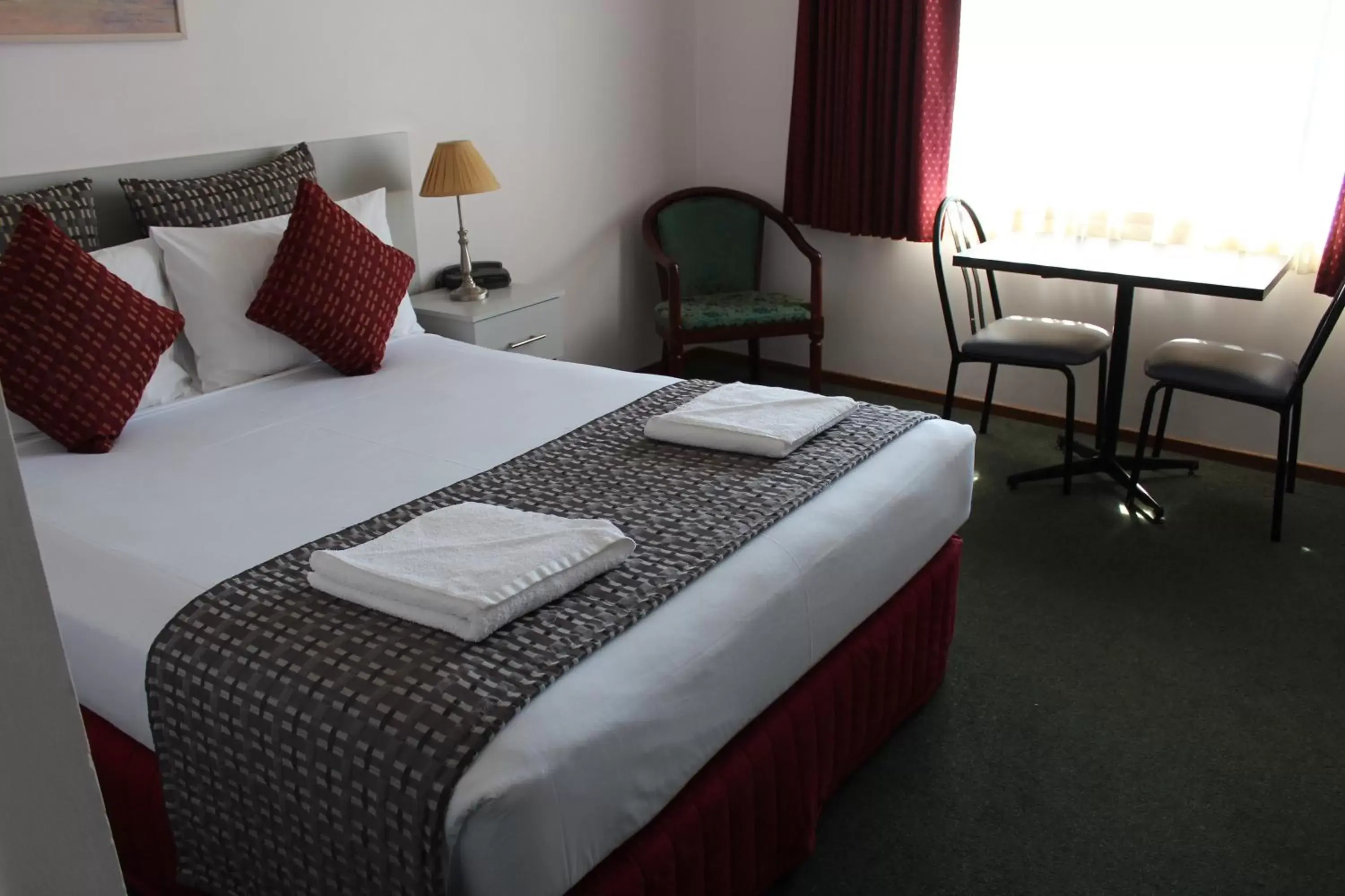 Bed in Hume Villa Motor Inn