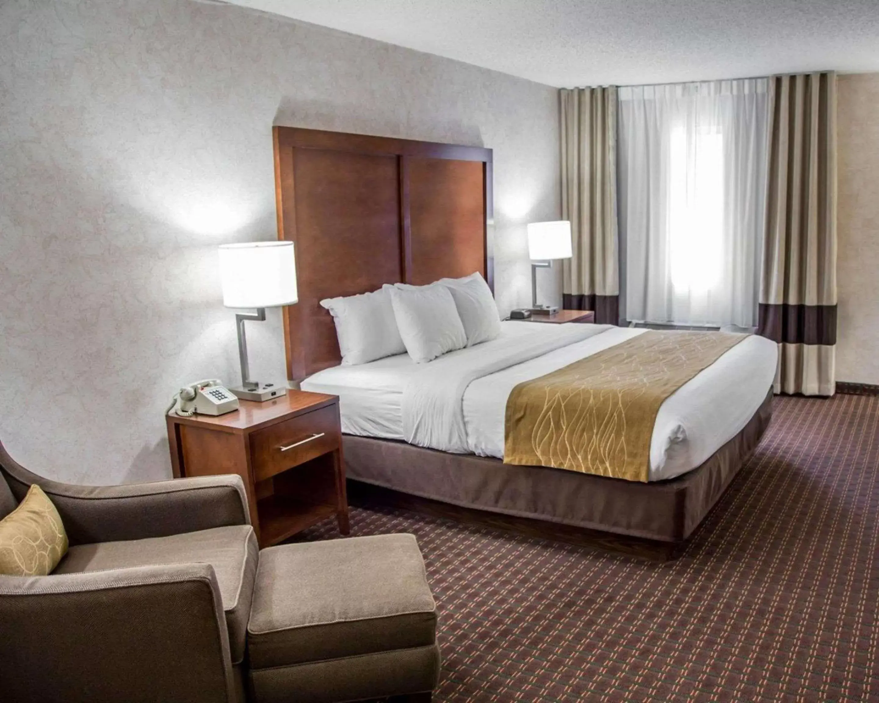 Photo of the whole room, Bed in Comfort Inn & Suites Riverview near Davenport and I-80