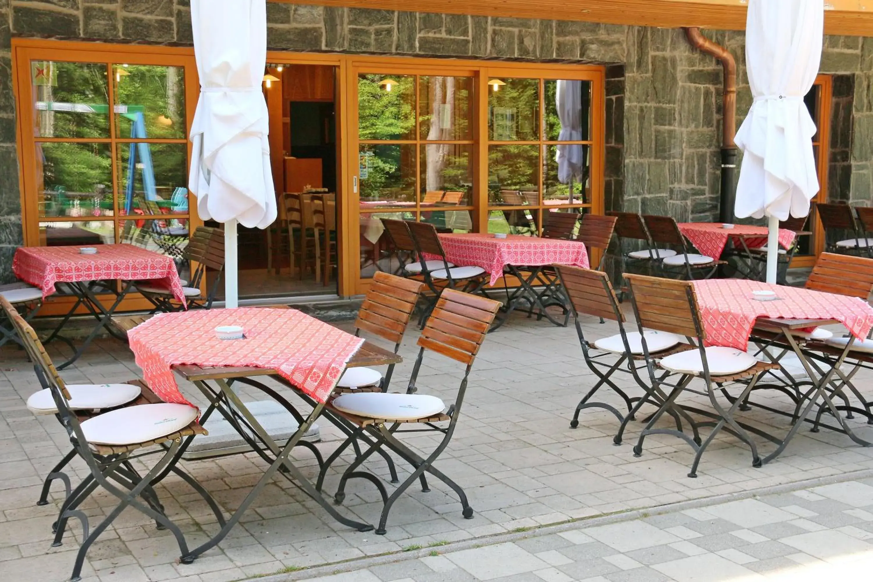 Patio, Restaurant/Places to Eat in Aparthotel Snjezna Kraljica